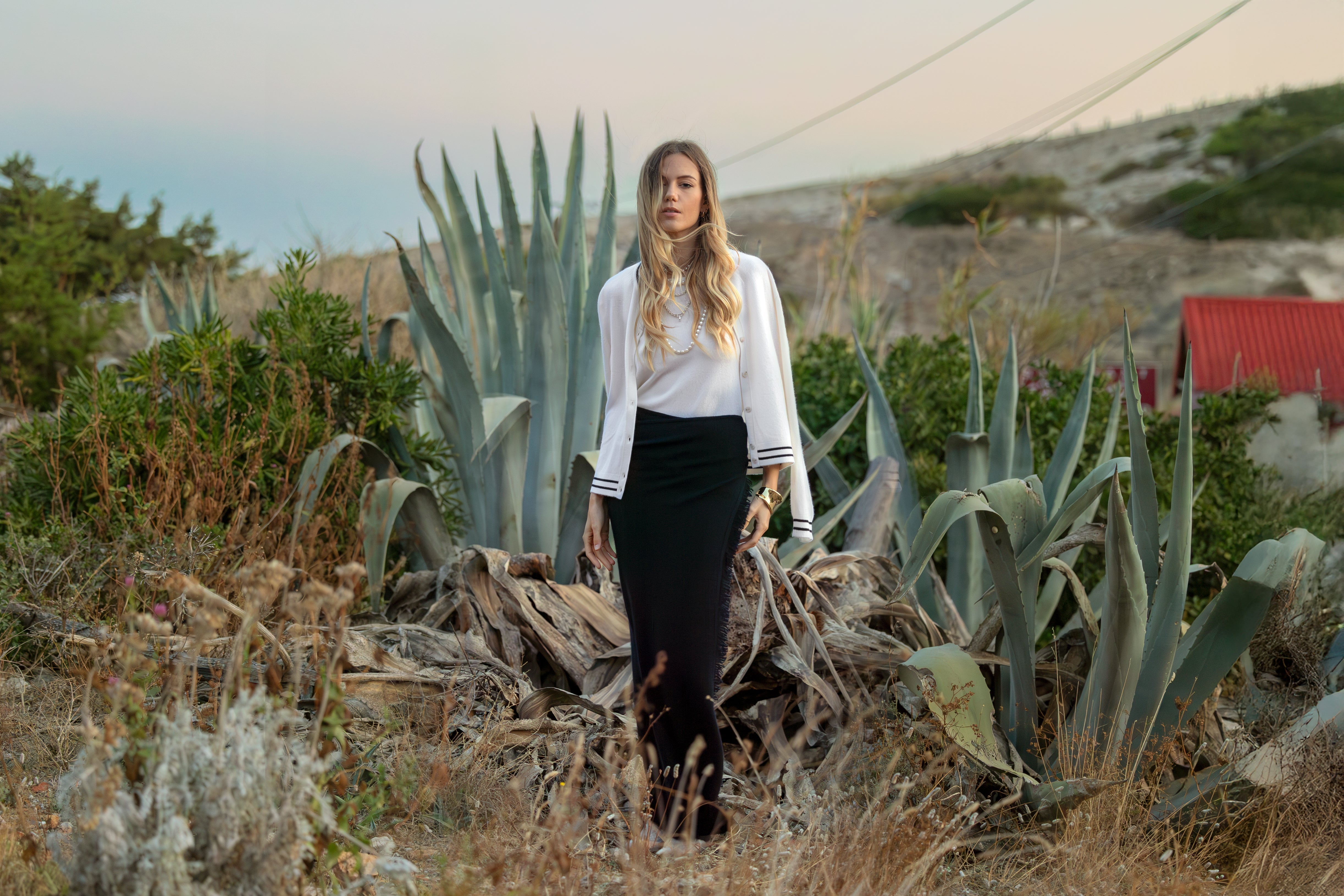 Roh & Raffiniert – Wie Sie Monochrom im Sommer style