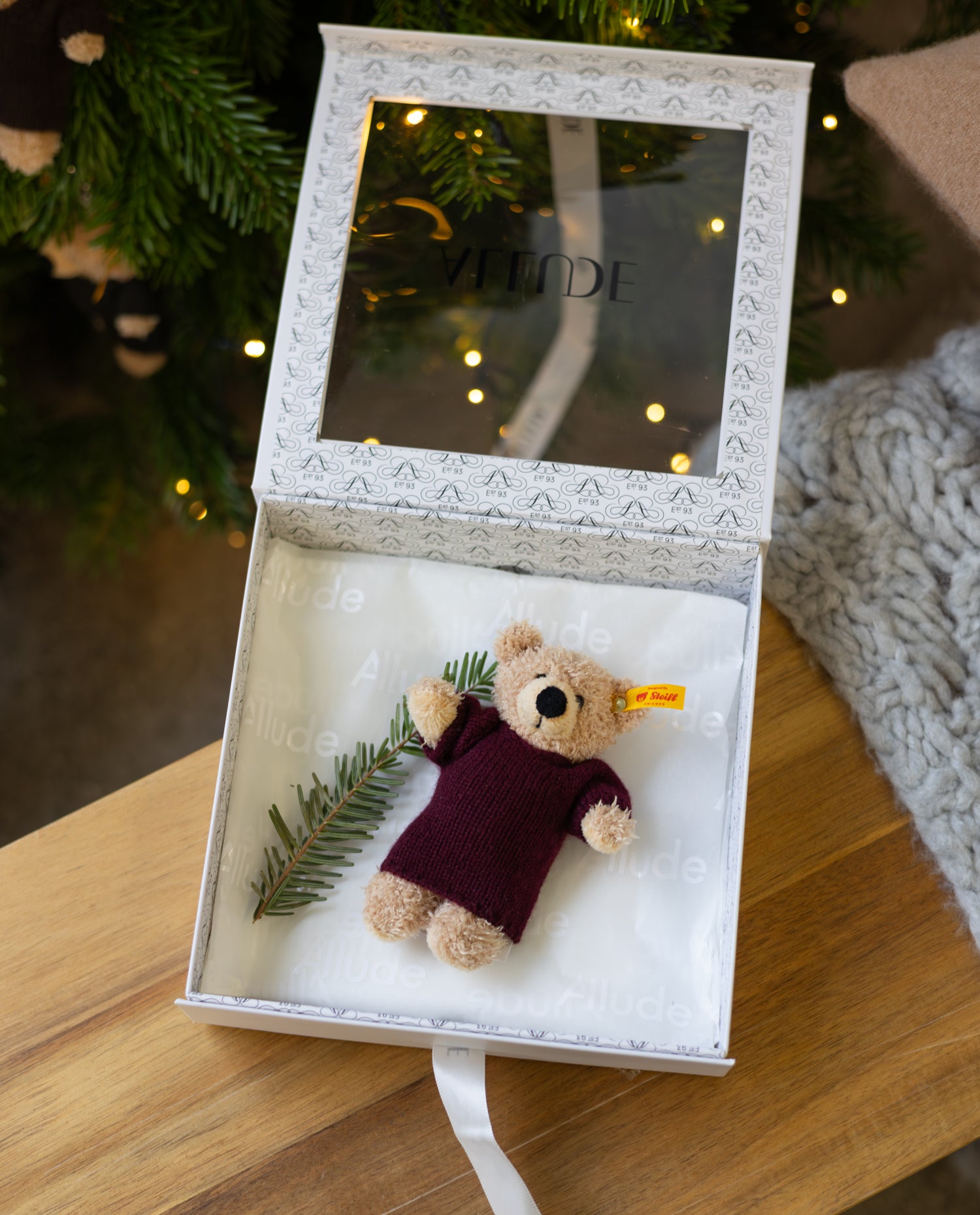 10-00040-2_13e5a2aa-1ac8-4009-90cd-45622f95f637 - Allude München - 100% Cashmere accessories Active Charm Bag Hanger NEW