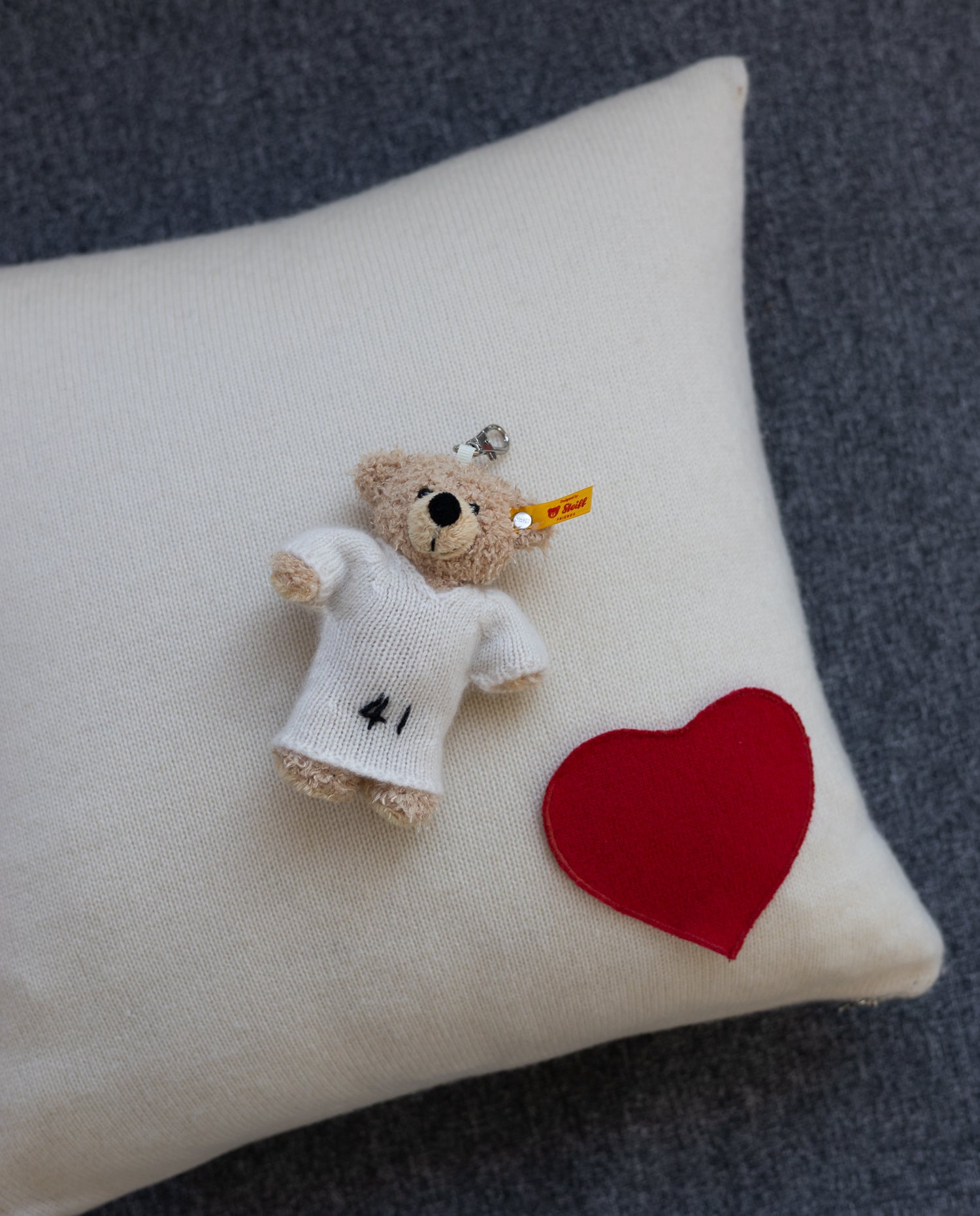 10-00041-12 - Allude München - 100% Cashmere Accessoires accessories Active Charm Bag Hanger NEW SAPG::Barli