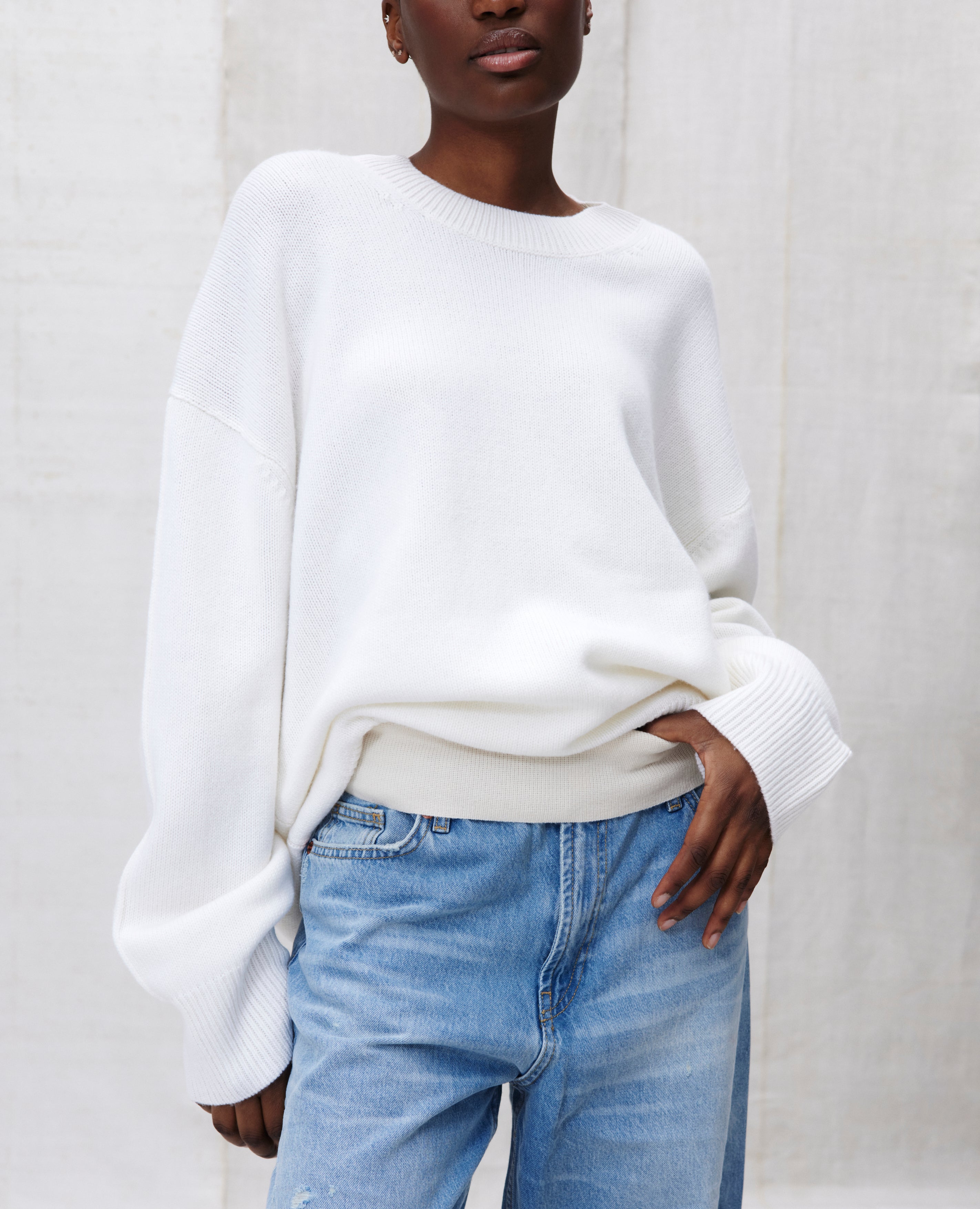 242_30002_40_0262 - Allude - 100% Cashmere Active All All Summer 2024 Apropos Special Cashmere Langarm Lockerer Schnitt mittelschwerer Strick Pullover Rundhalsausschnitt SAPG::243-30002 Weiß