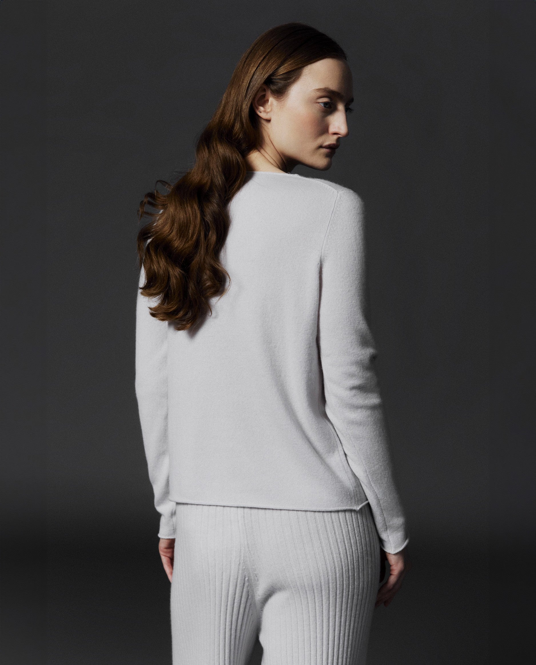 245-11180-11124-0051_720057cd-ea71-46a6-85dc-67fc6dae2d76 - Allude - 0 100% Cashmere Active Cashmere Damen Feinstrick Hose Lockerer Schnitt SAPG::245-11124 Schwarz Winter 2024/2025