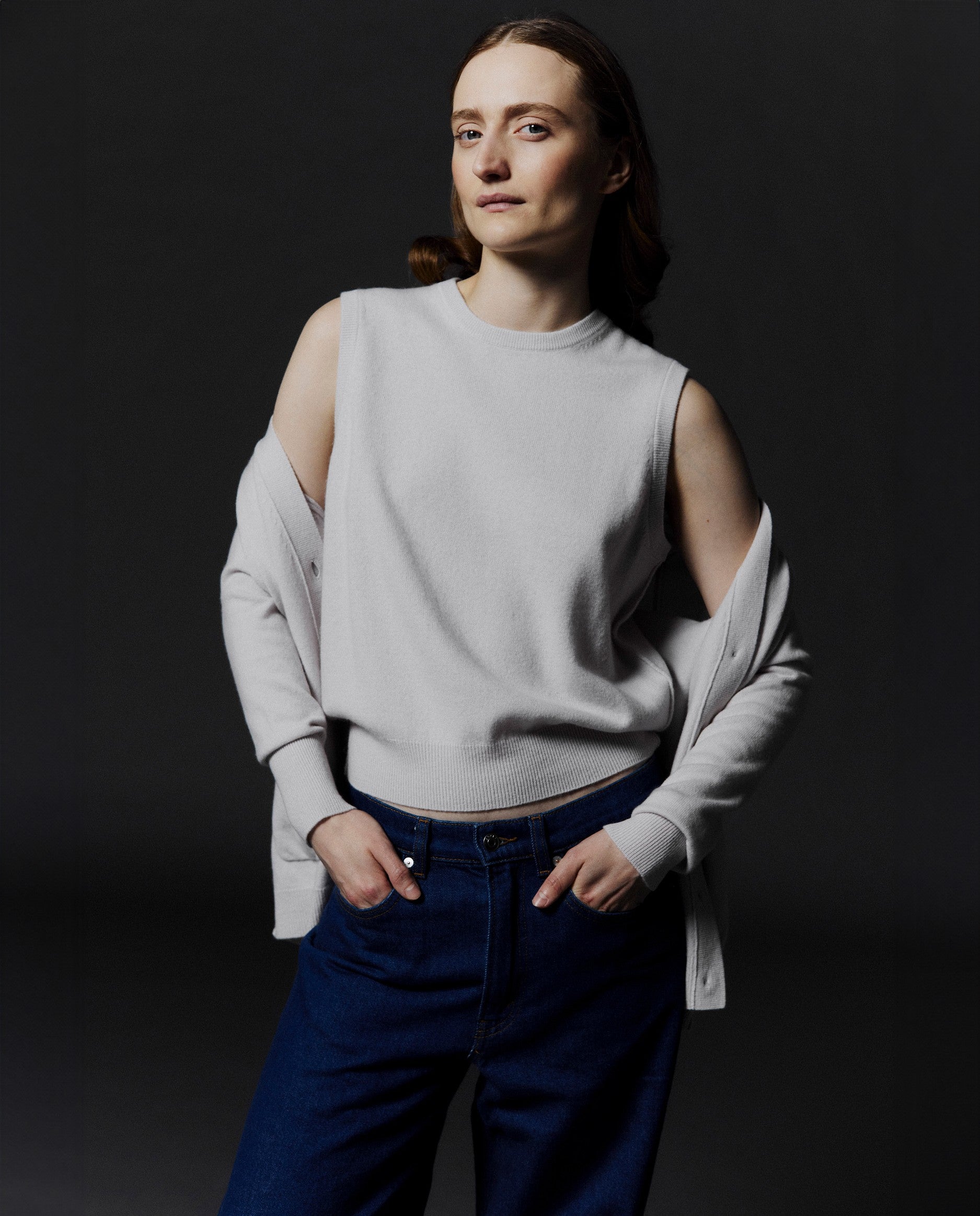 245-17010-17015-13 - Allude - 30% Cashmere 70% Wolle Active Damen Feinstrick Gerade Passform Grau Langarm SAPG::245-17010 Strickjacke V-Ausschnitt Winter 2024/2025 Wolle