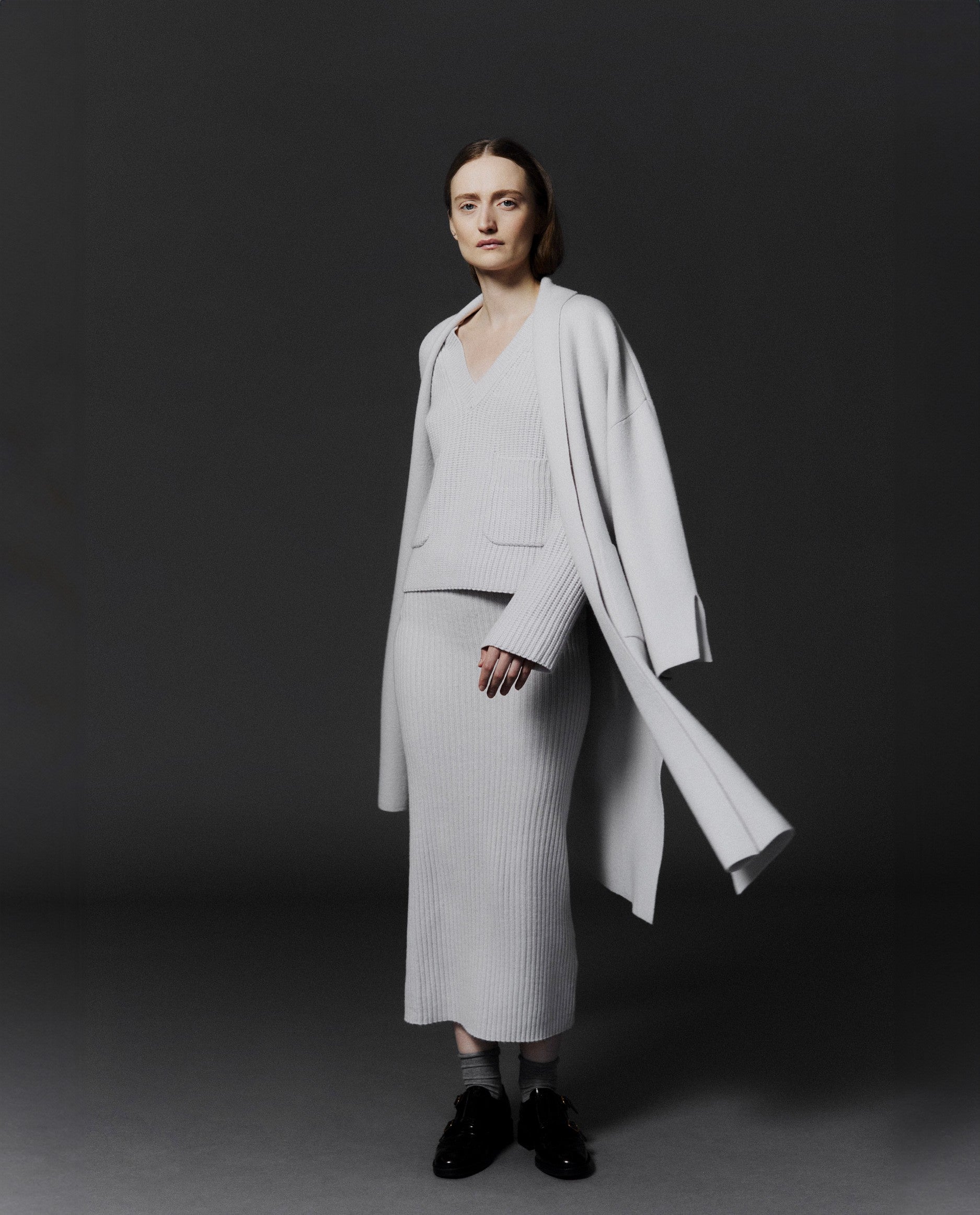 245-17600-17032-17671-0146 - Allude - 0 30% Cashmere 70% Wolle Active Damen Grau Langarm Lockerer Schnitt Mantel mittelschwerer Strick SAPG::245-17600 Winter 2024/2025 Wolle