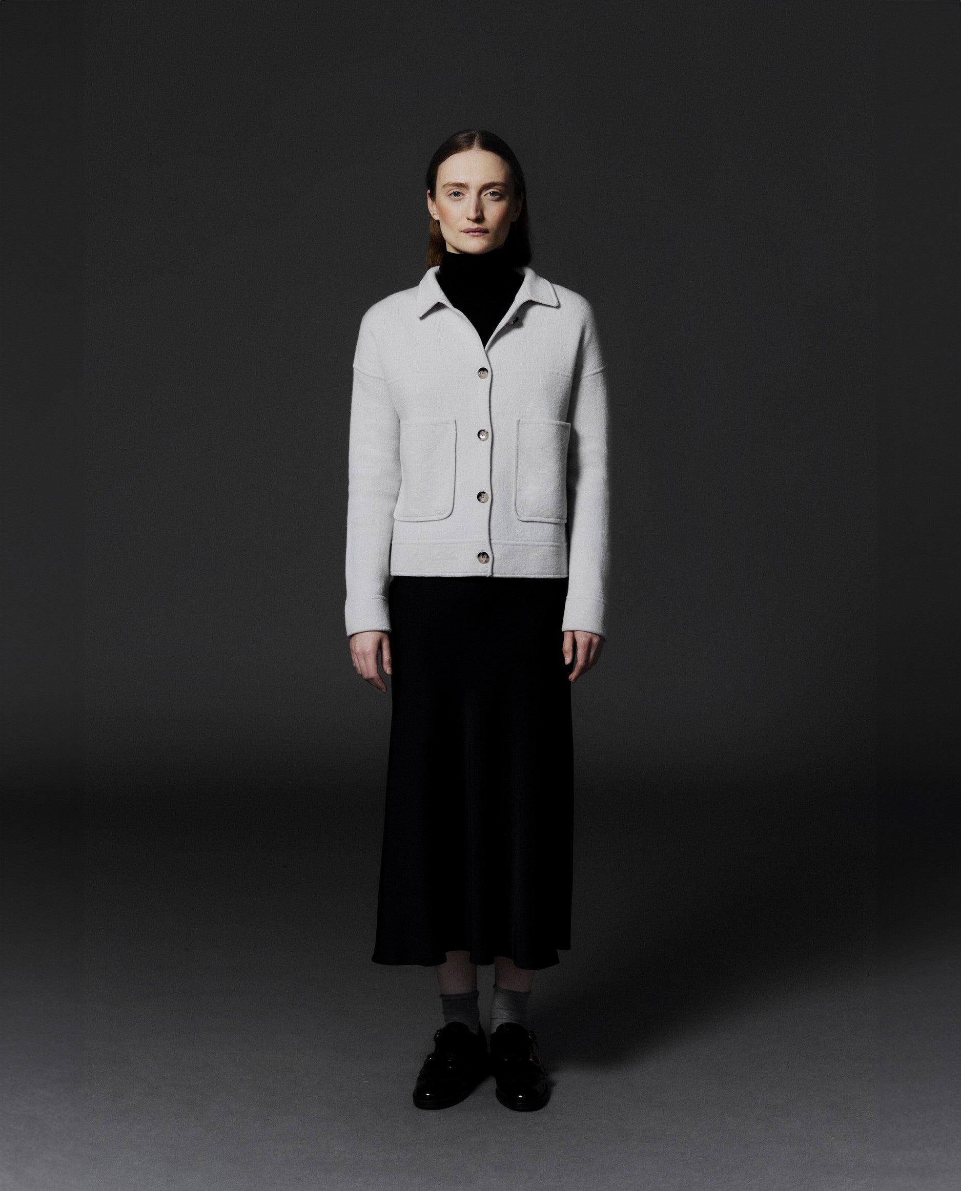 245-17612-84005-0020 - Allude - 0 30% Cashmere 70% Wolle Active Damen Grau Jacket Kastiger Schnitt Langarm mittelschwerer Strick SAPG::245-17612 Winter 2024/2025 Wolle