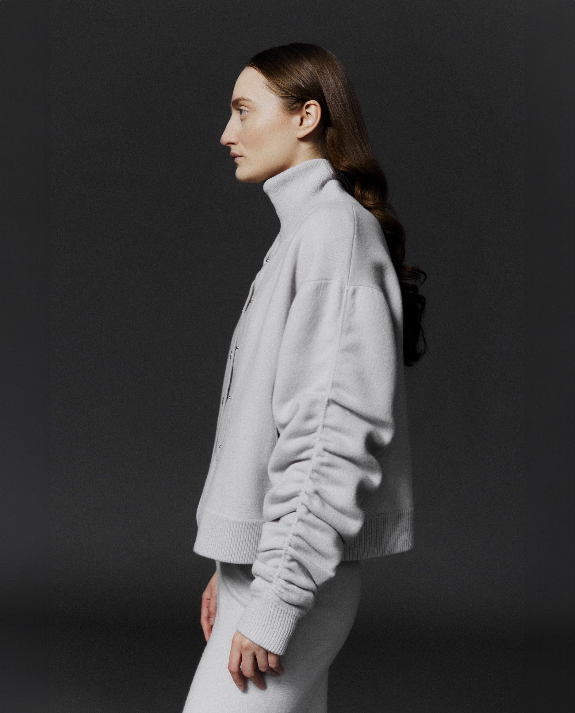 245-17715-17660-17034-2788_84b8e589-5c18-475c-ab4f-45c4f96caeaa - Allude - 0 30% Cashmere 70% Wolle Active Damen Grau Jacket Kastiger Schnitt Langarm mittelschwerer Strick NEW SAPG::245-17715 Winter 2024/2025 Wolle