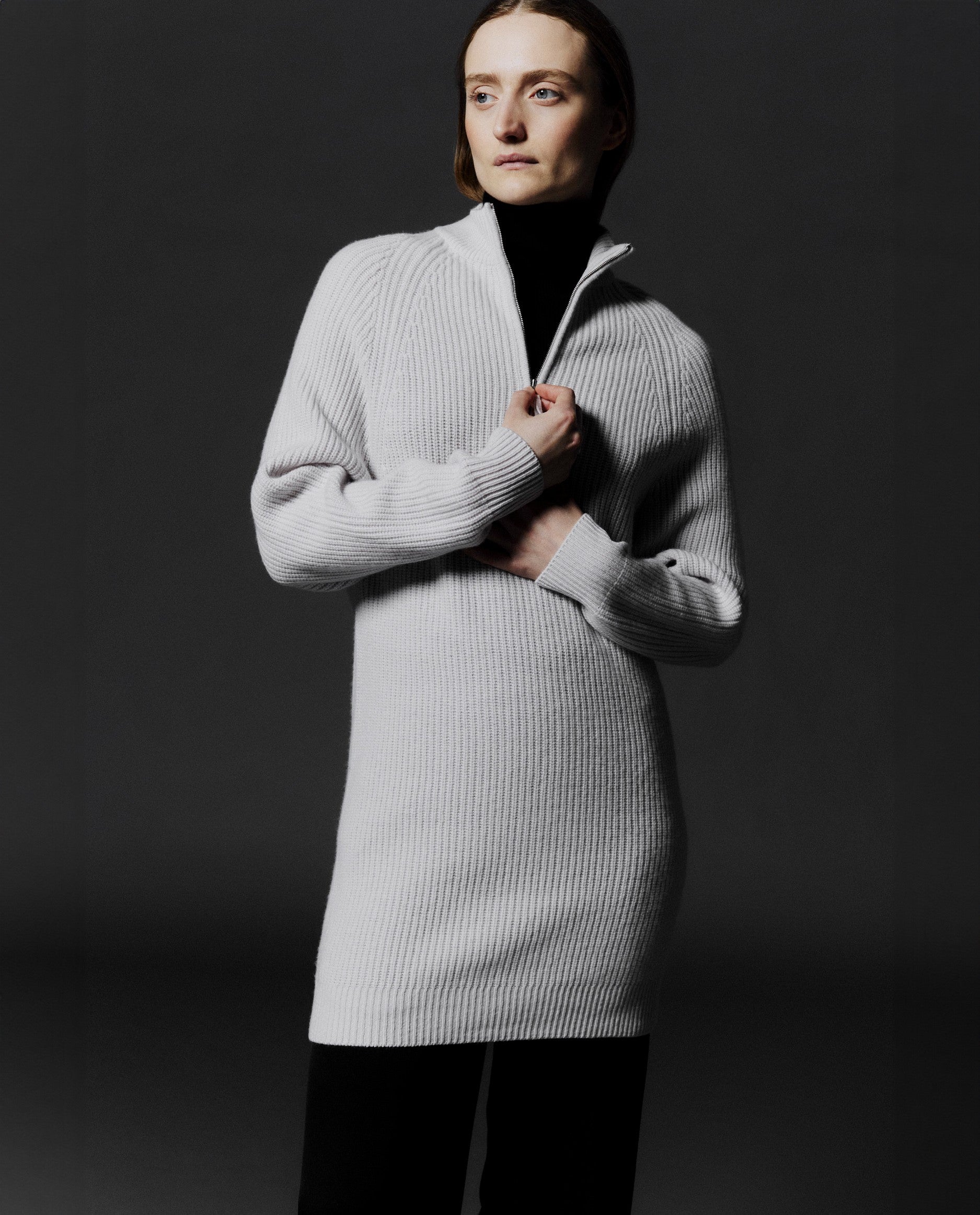 245-17751-84006-0600 - Allude - 0 30% Cashmere 70% Wolle Active Damen Gerade Passform Grau Kleid Langarm mittelschwerer Strick SAPG::245-17751 Winter 2024/2025 Wolle