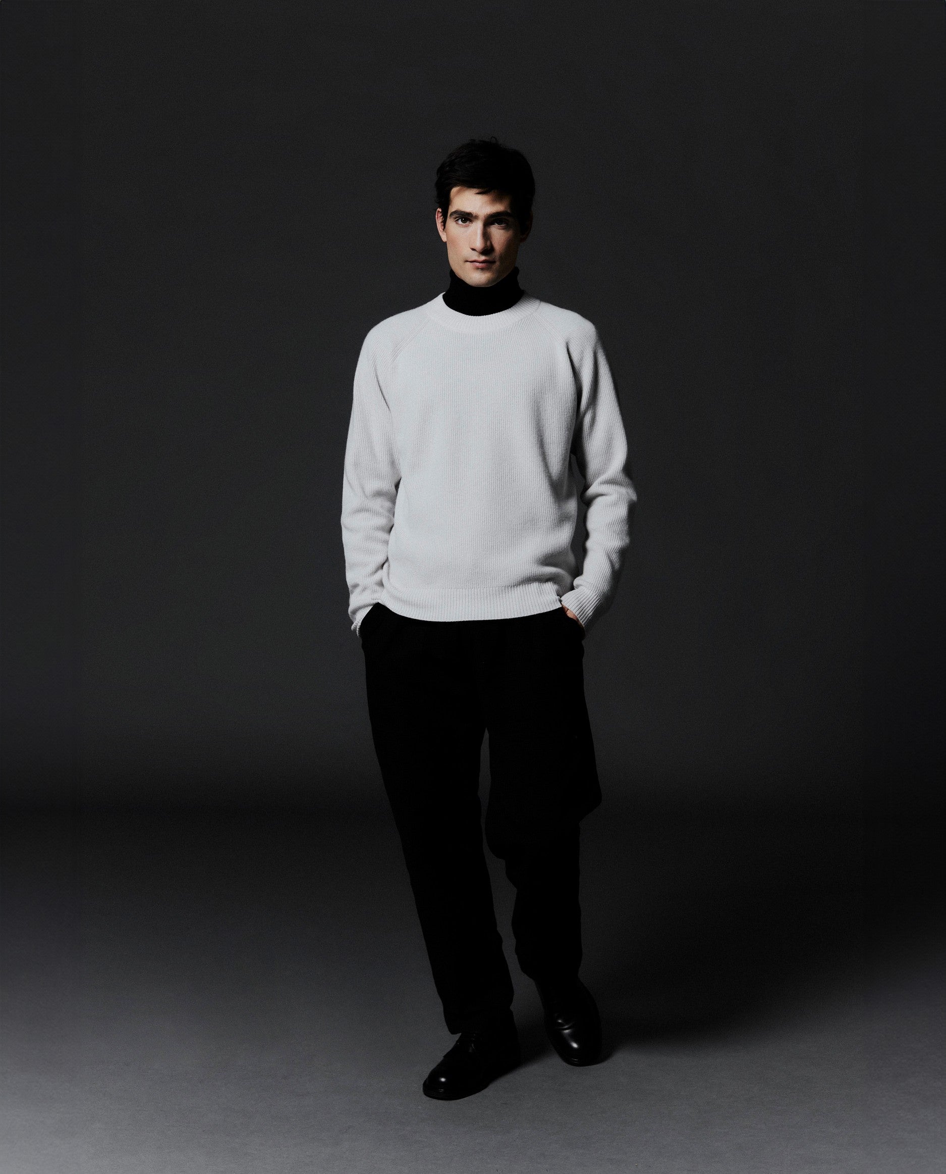 245-37043-8 - Allude - 30% Cashmere 70% Wolle Active Gerade Passform Grau Herren Langarm mittelschwerer Strick Pullover Rundhalsausschnitt SAPG::245-37043 Winter 2024/2025 Wolle