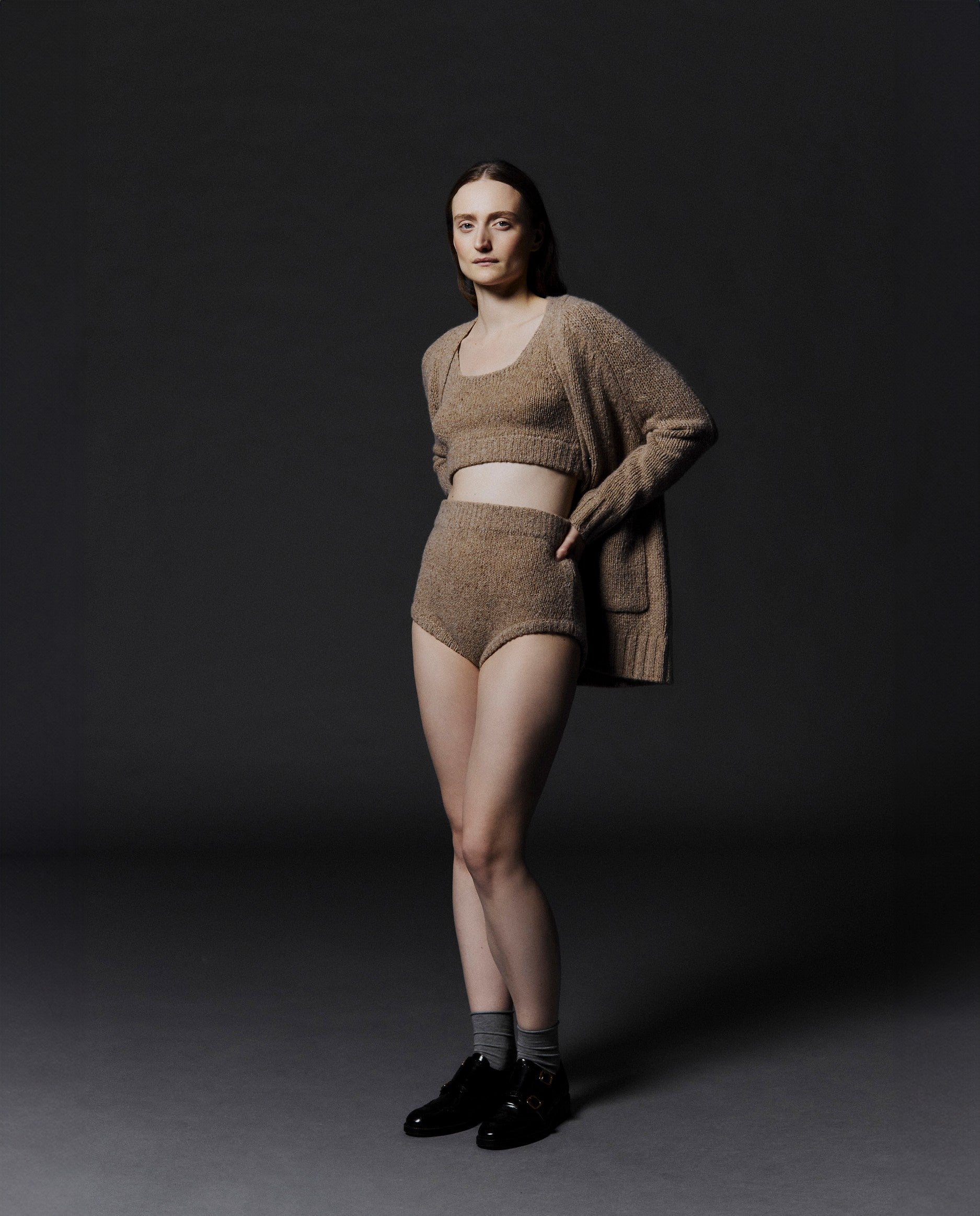 245-600006-600007-600005-5_8f78a4bc-fa3e-4b62-aaba-e8f02758cc34 - Allude - 100% Cashmere Active Beige Cashmere Damen Grobstrick Langarm Lockerer Schnitt SAPG::245-60005 Strickjacke V-Ausschnitt Winter 2024/2025