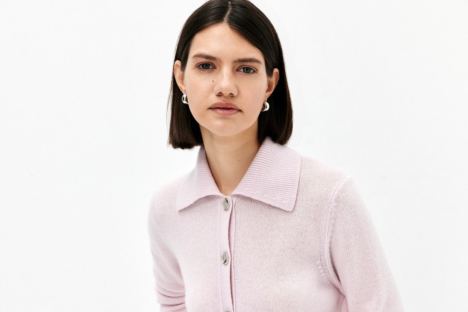 252-11230-60_10 - Allude - 100% Cashmere Active Cashmere Damen Langarm Lockerer Schnitt mittelschwerer Strick Rose SAPG::252-11230 Spring/Summer 2025 Strickjacke