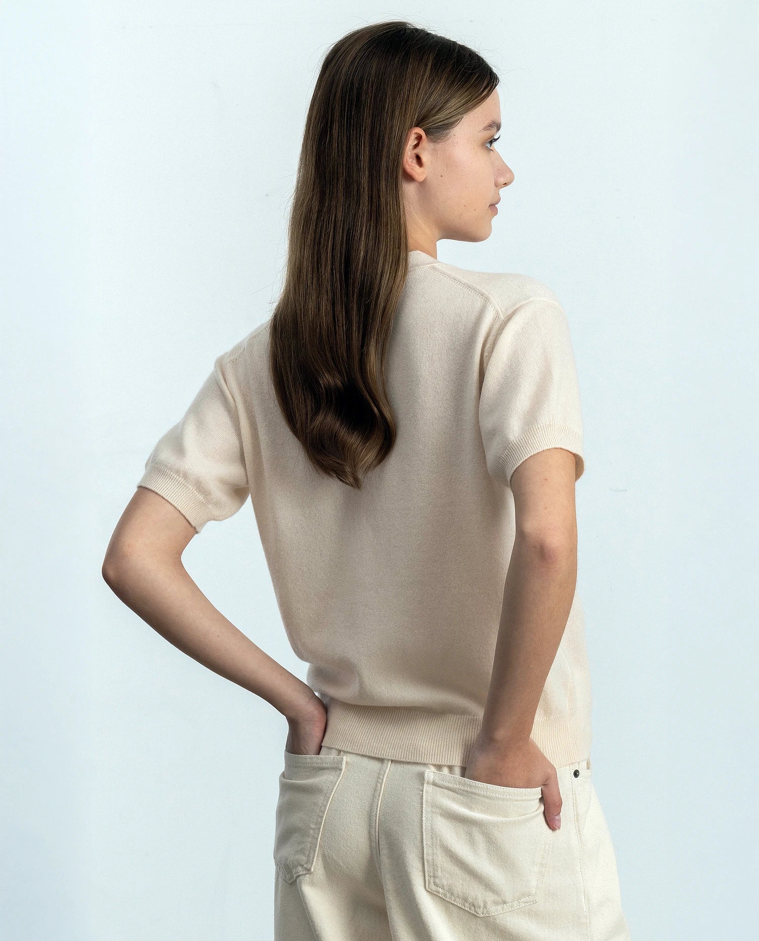 252-17001-41_21 - Allude - 1/4 Arm 30% Cashmere 70% Wolle Active Creme Damen Feinstrick Gerade Passform NEW SAPG::252-17001 Spring/Summer 2025 Strickjacke V-Ausschnitt Woll-Mischung