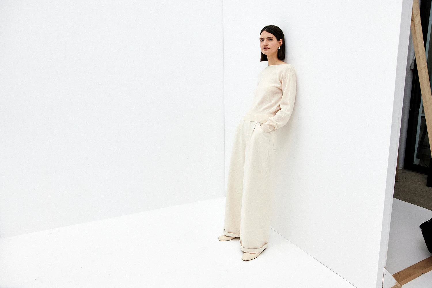 252-17003-41_11 - Allude - 30% Cashmere 70% Wolle Active Bootshalsausschnitt Creme Damen Feinstrick Gerade Passform Langarm Pullover SAPG::252-17003 Spring/Summer 2025 Woll-Mischung