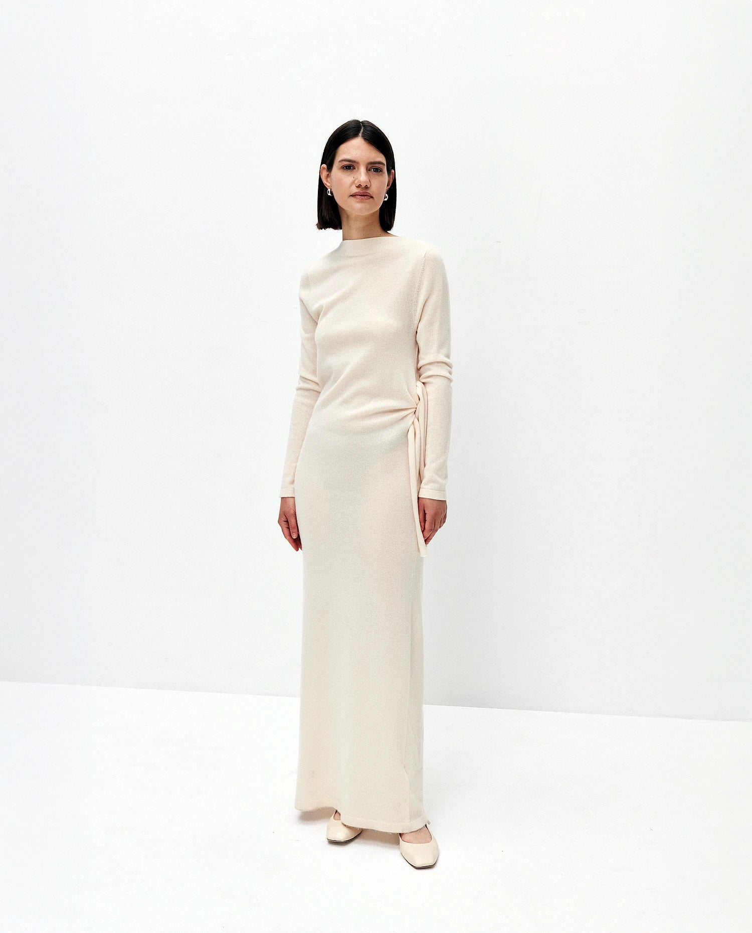 252-17014-41_1 - Allude - 30% Cashmere 70% Wolle Active Creme Damen Feinstrick Gerade Passform Kleid Langarm Rundhals SAPG::252-17014 Spring/Summer 2025 Woll-Mischung