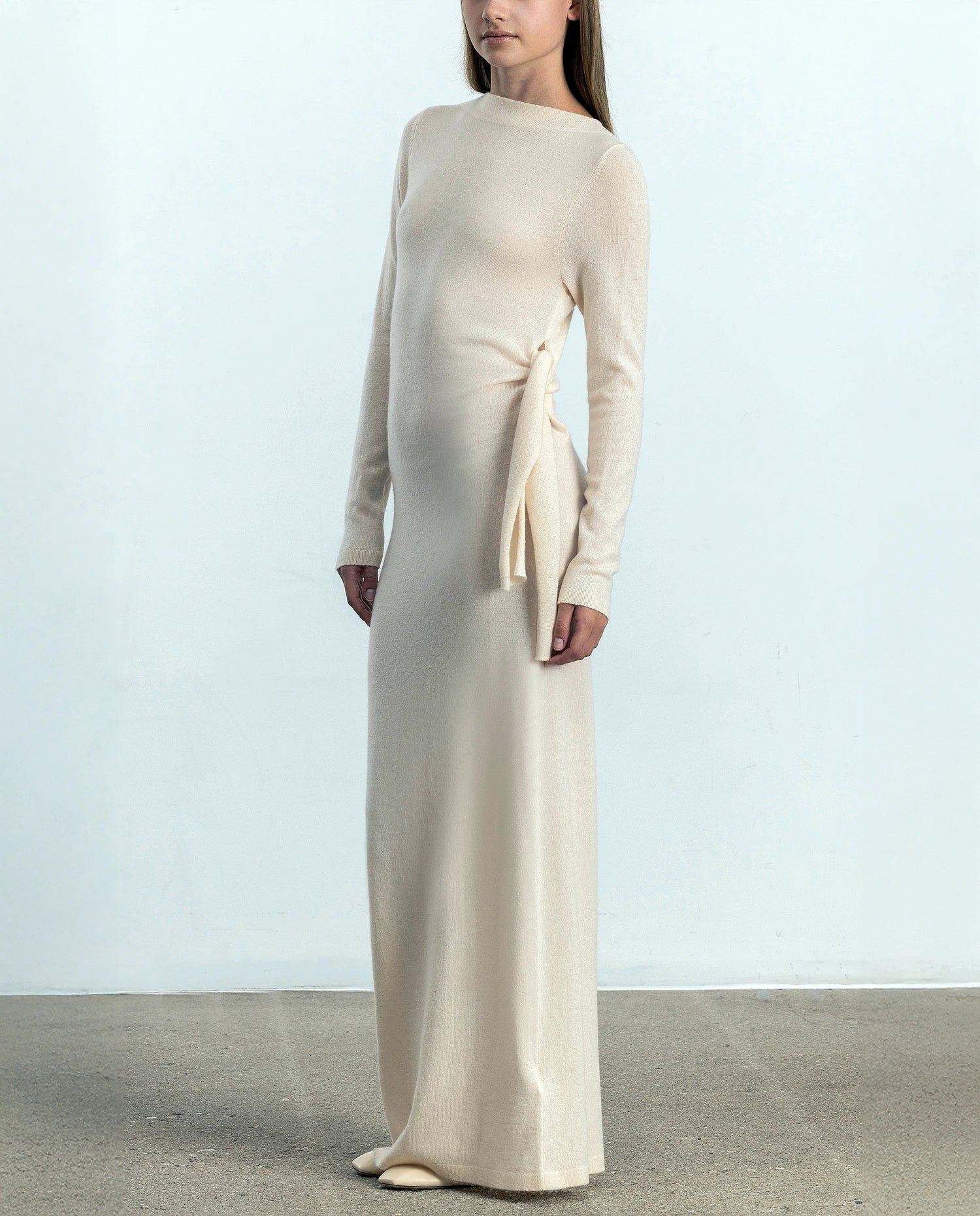 252-17014-41_20 - Allude - 30% Cashmere 70% Wolle Active Creme Damen Feinstrick Gerade Passform Kleid Langarm Rundhals SAPG::252-17014 Spring/Summer 2025 Woll-Mischung