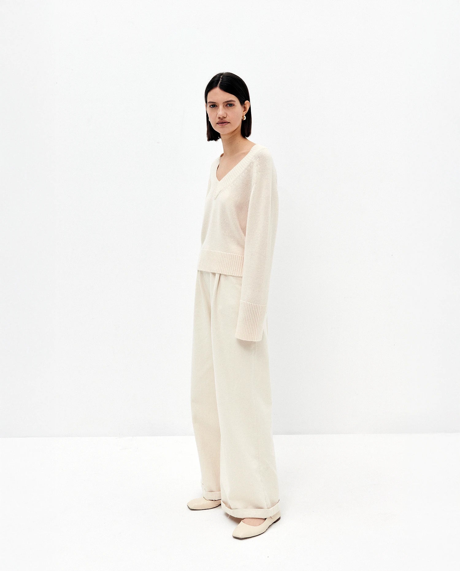 252-17033-41_1 - Allude - 30% Cashmere 70% Wolle Active Creme Damen Grobstrick Kastiger Schnitt Langarm Pullover SAPG::252-17033 Spring/Summer 2025 V-Ausschnitt Woll-Mischung