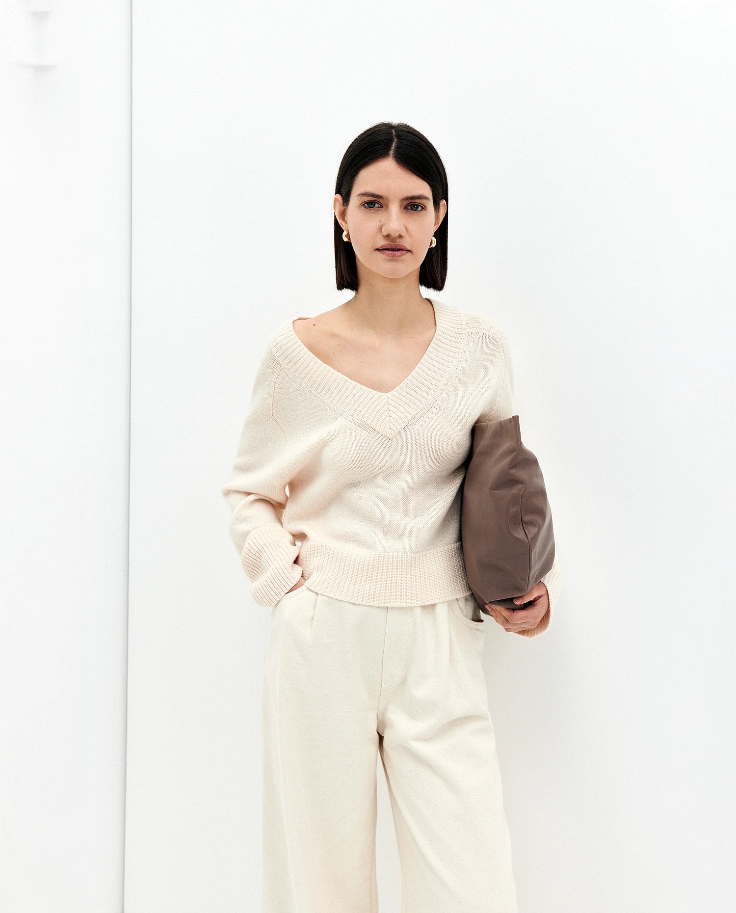 252-17033-41_10 - Allude - 30% Cashmere 70% Wolle Active Creme Damen Grobstrick Kastiger Schnitt Langarm Pullover SAPG::252-17033 Spring/Summer 2025 V-Ausschnitt Woll-Mischung
