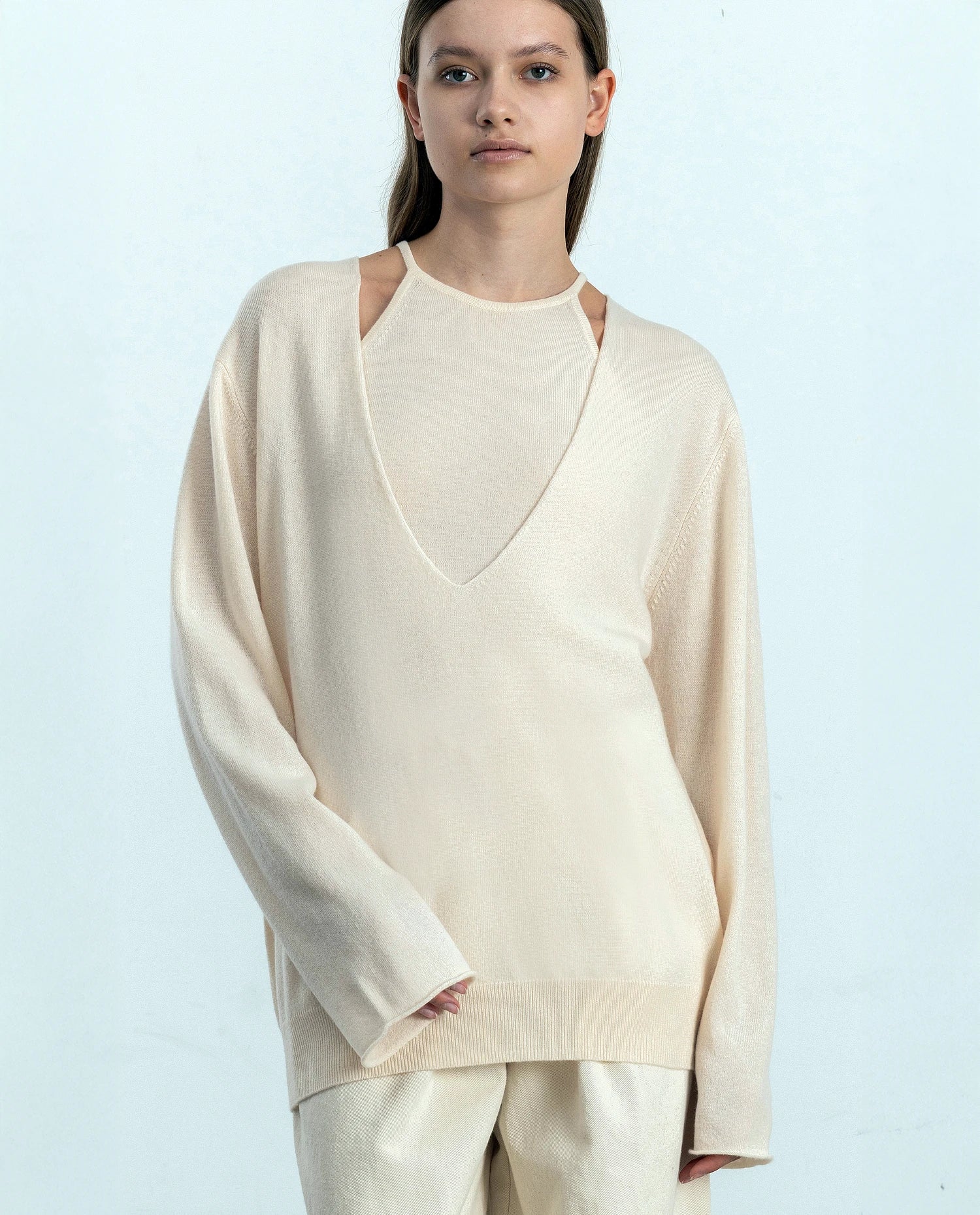 252-17071-41_20 - Allude - 30% Cashmere 70% Wolle Active Creme Damen Feinstrick Langarm Lockerer Schnitt Pullover SAPG::252-17071 Spring/Summer 2025 V-Ausschnitt Woll-Mischung