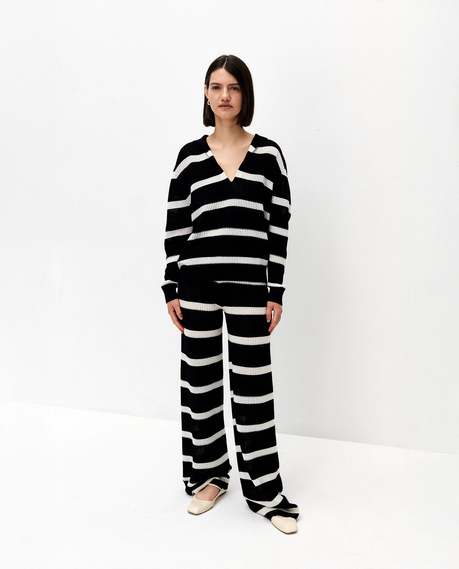 252-17092-1440_1 - Allude - 30% Cashmere 70% Wolle Active Damen Feinstrick Langarm Lockerer Schnitt Navy NEW Pullover SAPG::252-17092 Serafino Spring/Summer 2025 Woll-Mischung