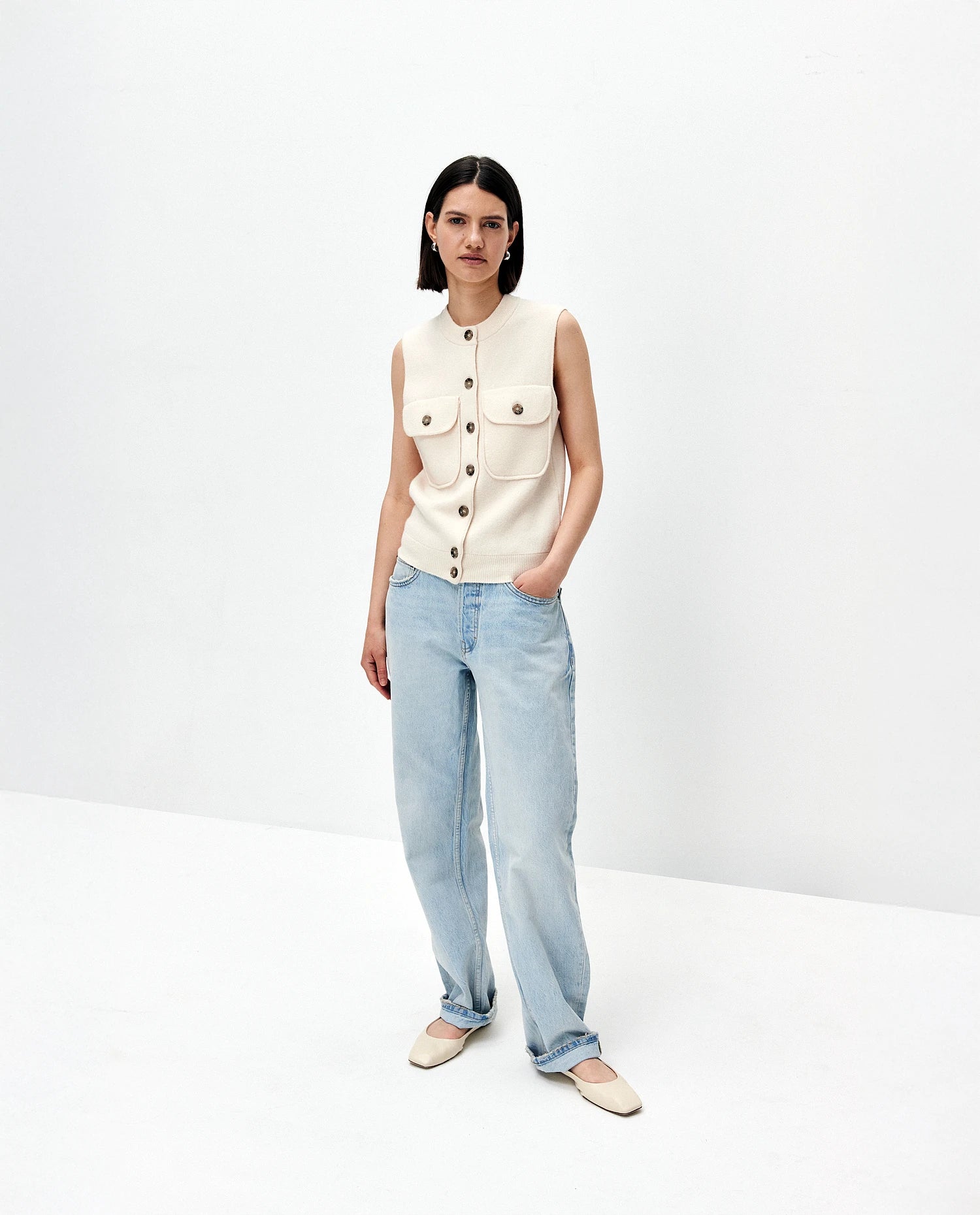 252-17605-41_1 - Allude - 30% Cashmere 70% Wolle Active Creme Damen Gerade Passform mittelschwerer Strick SAPG::252-17605 Spring/Summer 2025 Weste Woll-Mischung