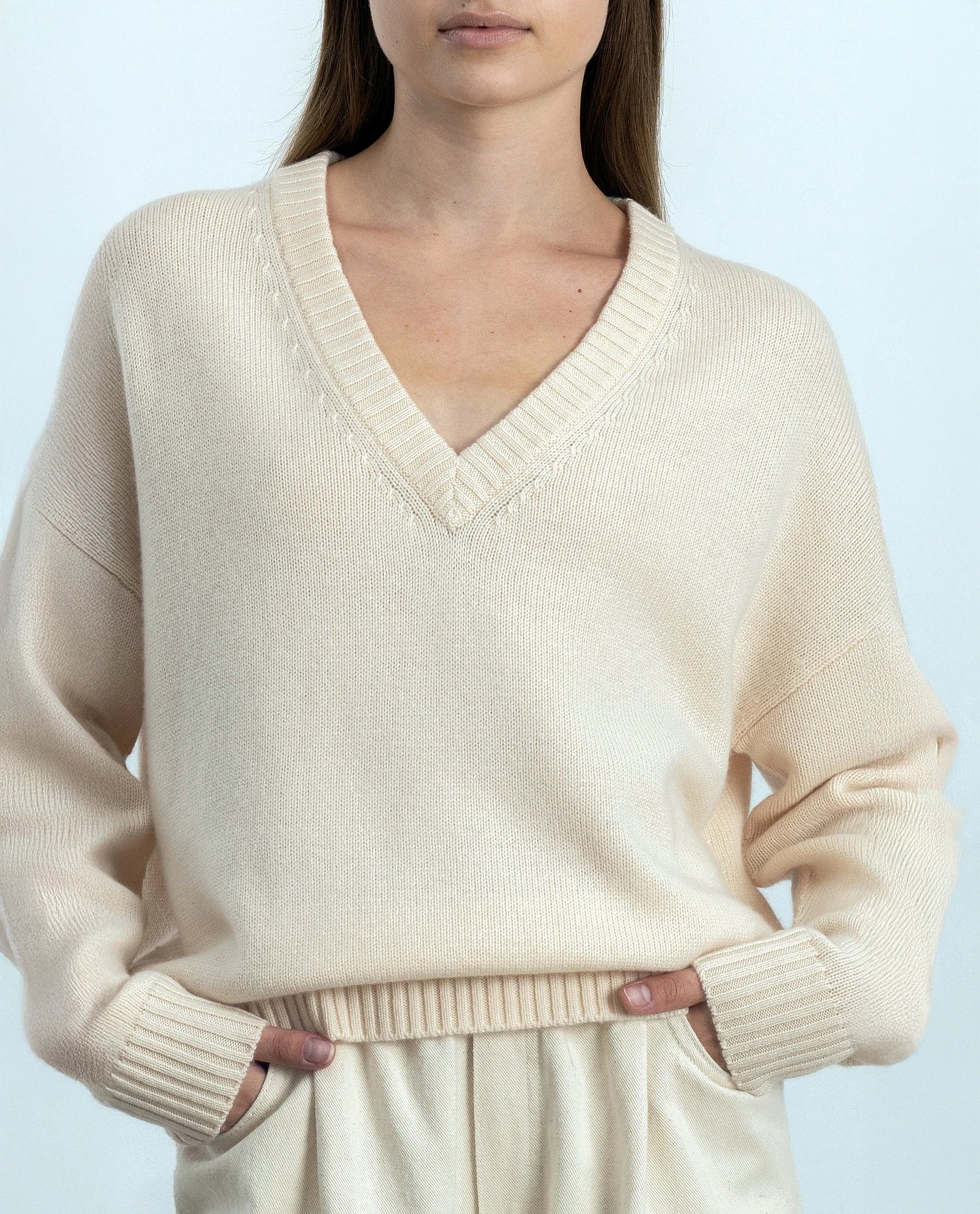 252-17646-41_20 - Allude - 30% Cashmere 70% Wolle Active Creme Damen Grobstrick Langarm Lockerer Schnitt Pullover SAPG::252-17646 Spring/Summer 2025 V-Ausschnitt Woll-Mischung