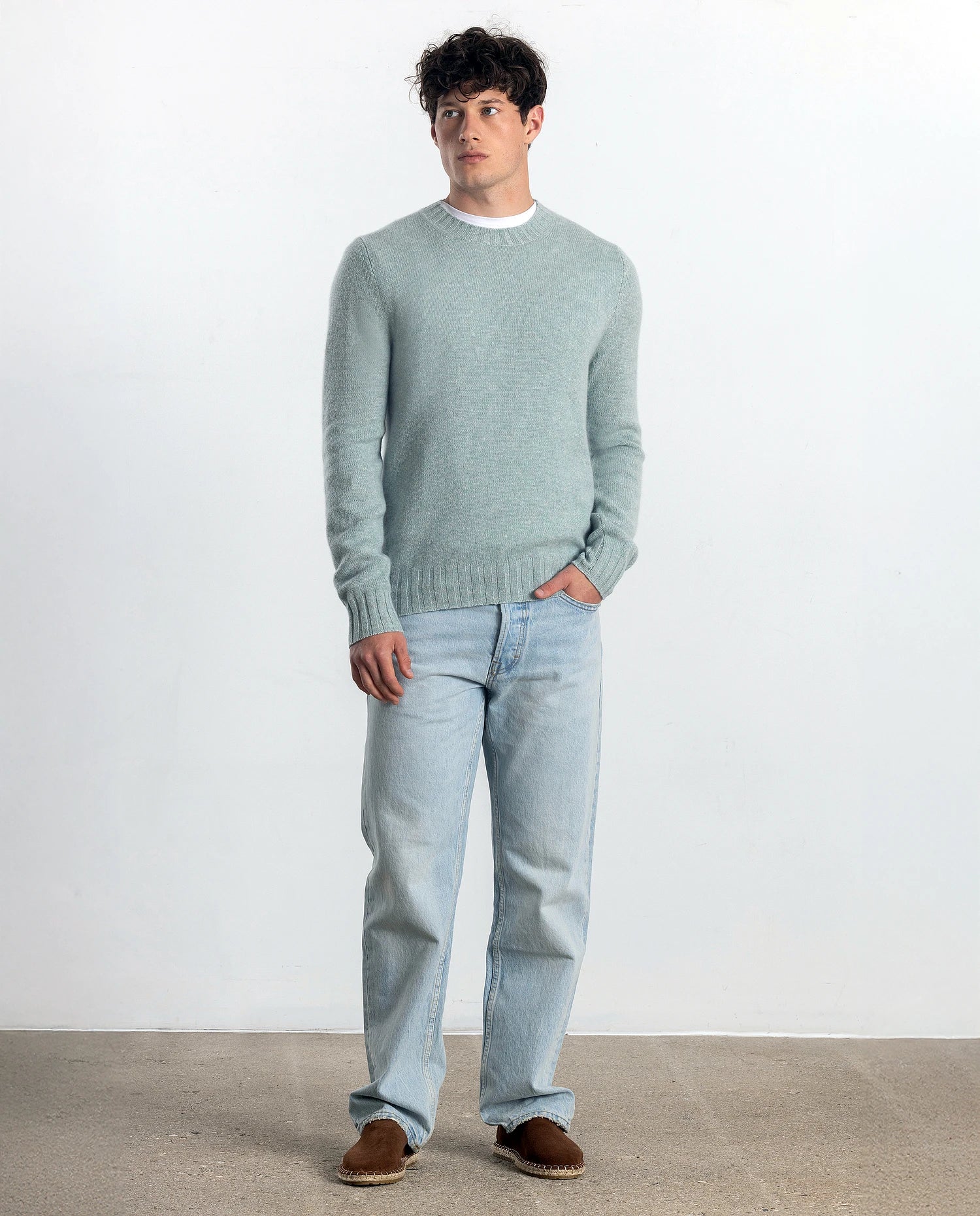 252-30030-8132_2 - Allude - 100% Cashmere Active Allude x Eisbach Cashmere Gerade Passform Grau Herren Langarm mittelschwerer Strick Pullover Rundhals SAPG::252-30030 Spring/Summer 2025