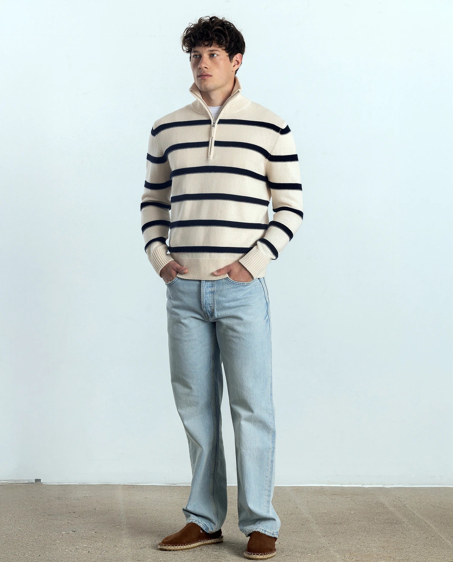 252-35020-4114_2 - Allude - 30% Cashmere 70% Baumwolle Active Allude x Eisbach Baumwoll-Mischung Beige Gerade Passform Herren Langarm mittelschwerer Strick Pullover SAPG::252-35020 Spring/Summer 2025 Stehkragen