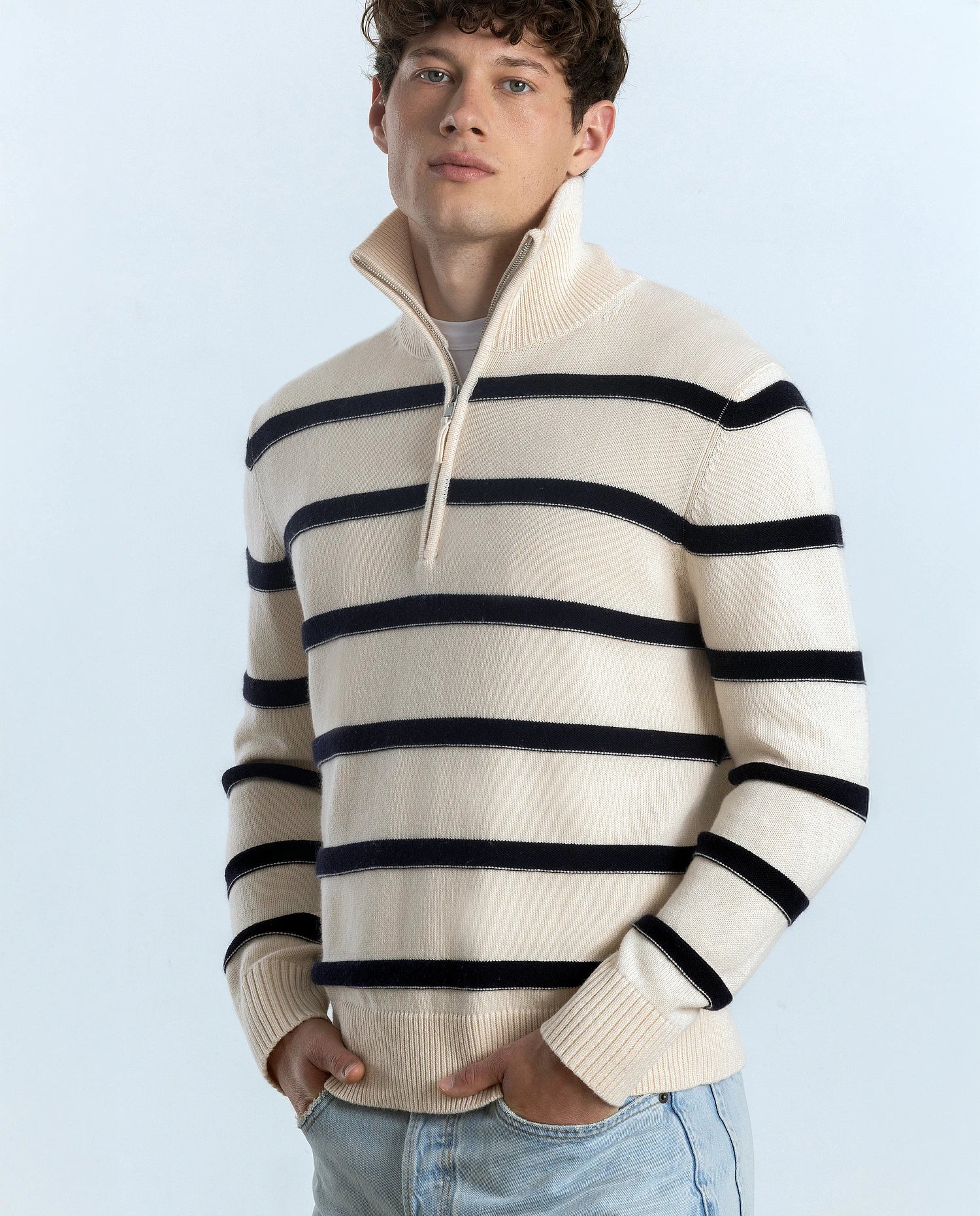 252-35020-4114_20 - Allude - 30% Cashmere 70% Baumwolle Active Allude x Eisbach Baumwoll-Mischung Beige Gerade Passform Herren Langarm mittelschwerer Strick Pullover SAPG::252-35020 Spring/Summer 2025 Stehkragen
