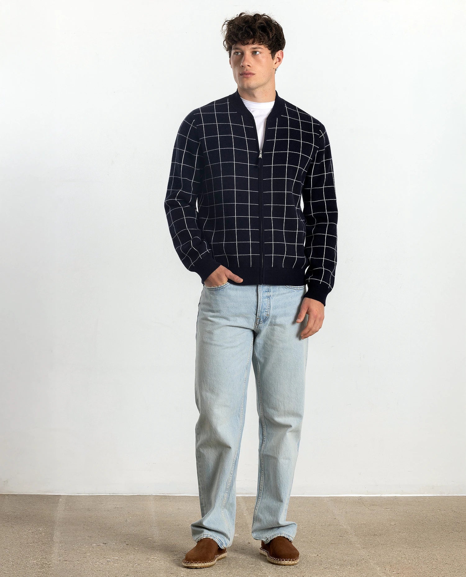 252-35030-1440_2 - Allude - 30% Cashmere 70% Baumwolle Active Allude x Eisbach Baumwoll-Mischung Herren Jacket Langarm Lockerer Schnitt mittelschwerer Strick Navy SAPG::252-35030 Spring/Summer 2025