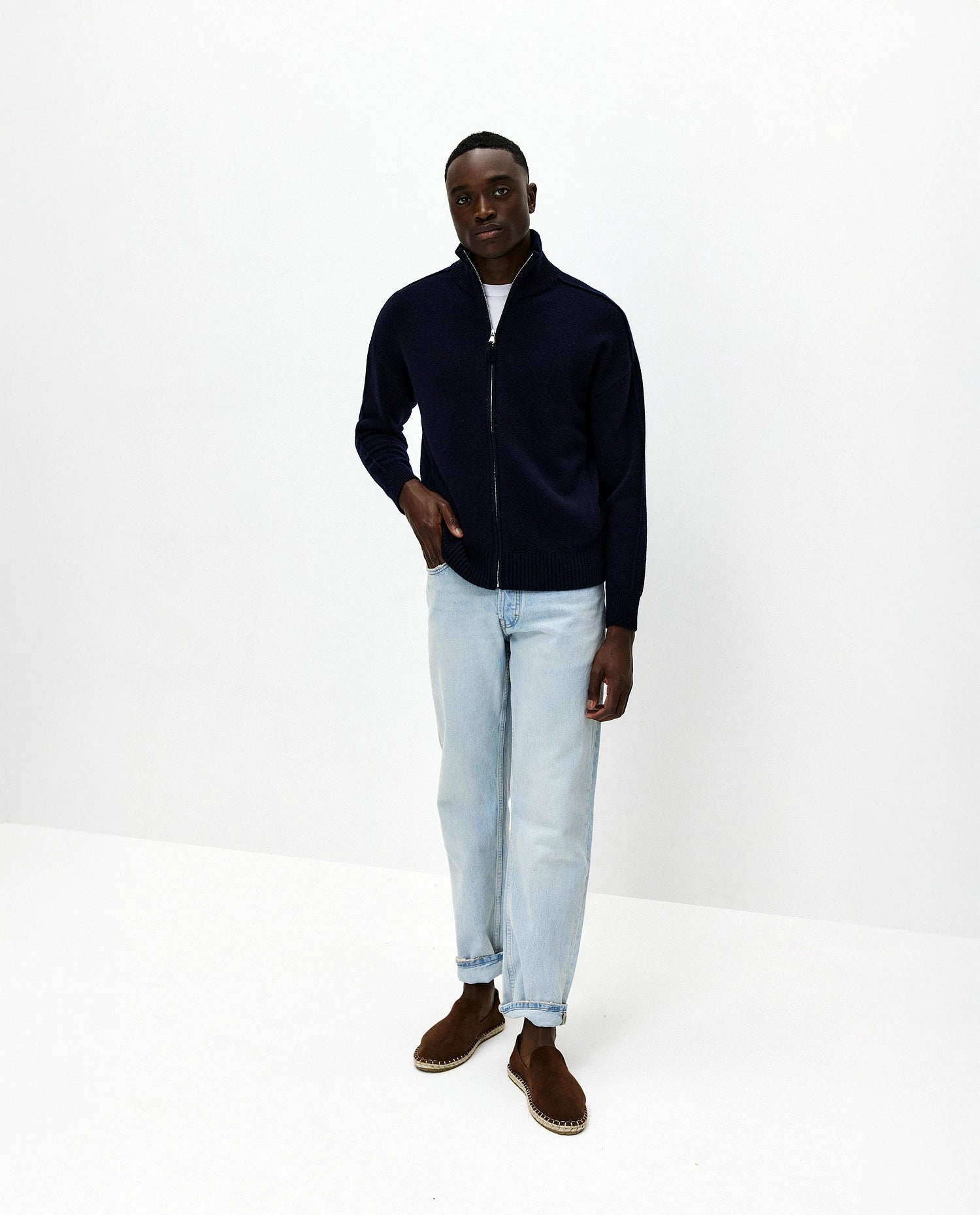 252-37621-14_1 - Allude - 30% Cashmere 70% Wolle Active Allude x Eisbach Herren Langarm Lockerer Schnitt mittelschwerer Strick Navy Reißverschluss SAPG::252-37621 Spring/Summer 2025 Strickjacke Woll-Mischung