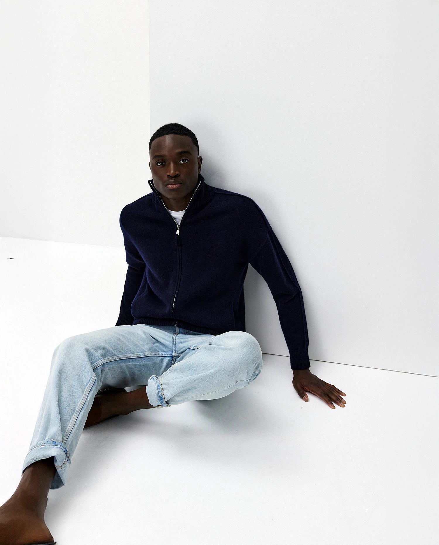 252-37621-14_10 - Allude - 30% Cashmere 70% Wolle Active Allude x Eisbach Herren Langarm Lockerer Schnitt mittelschwerer Strick Navy Reißverschluss SAPG::252-37621 Spring/Summer 2025 Strickjacke Woll-Mischung