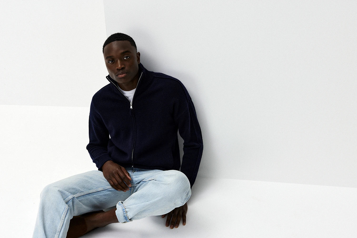 252-37621-14_11 - Allude - 30% Cashmere 70% Wolle Active Allude x Eisbach Herren Langarm Lockerer Schnitt mittelschwerer Strick Navy Reißverschluss SAPG::252-37621 Spring/Summer 2025 Strickjacke Woll-Mischung
