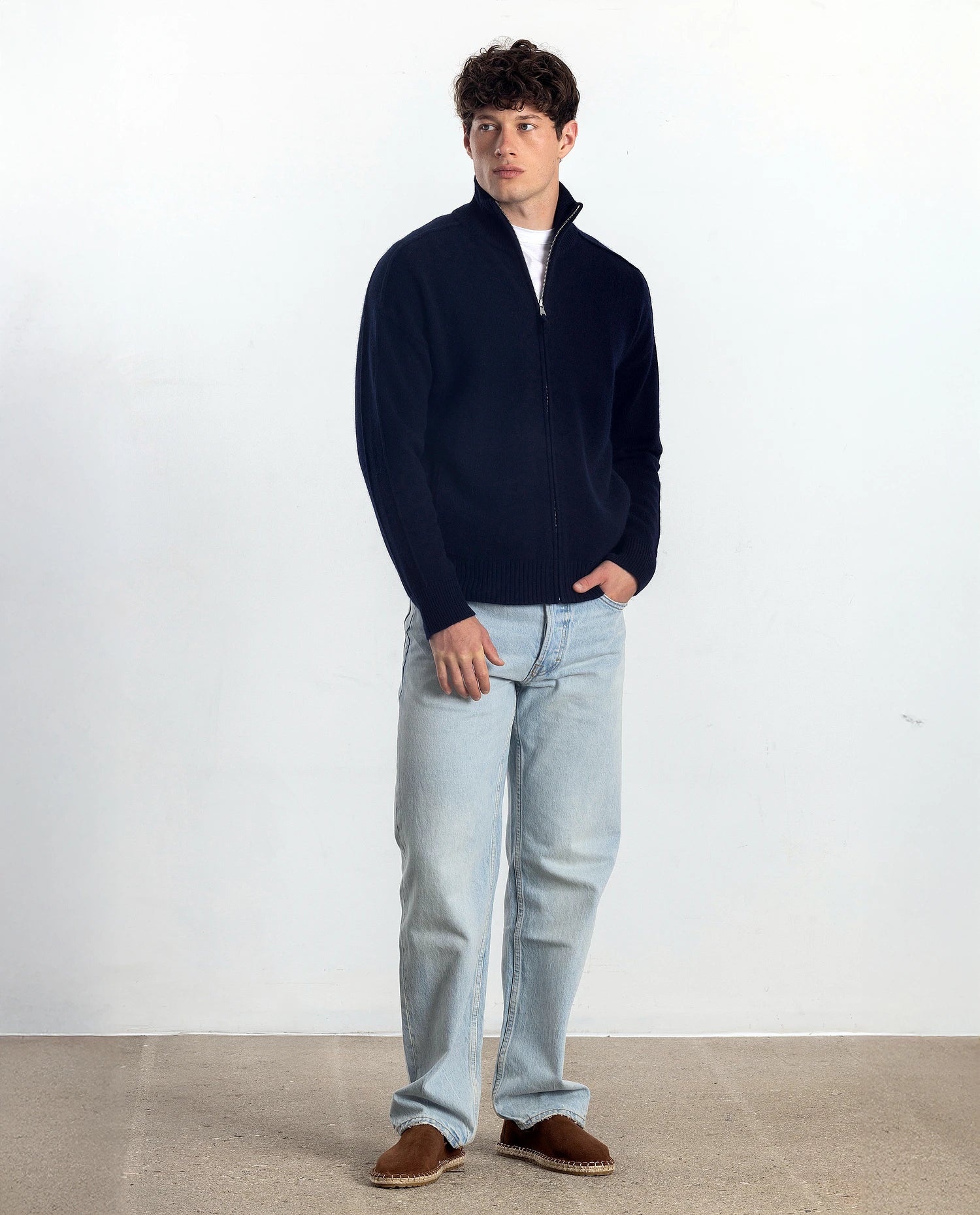 252-37621-14_2 - Allude - 30% Cashmere 70% Wolle Active Allude x Eisbach Herren Langarm Lockerer Schnitt mittelschwerer Strick Navy Reißverschluss SAPG::252-37621 Spring/Summer 2025 Strickjacke Woll-Mischung