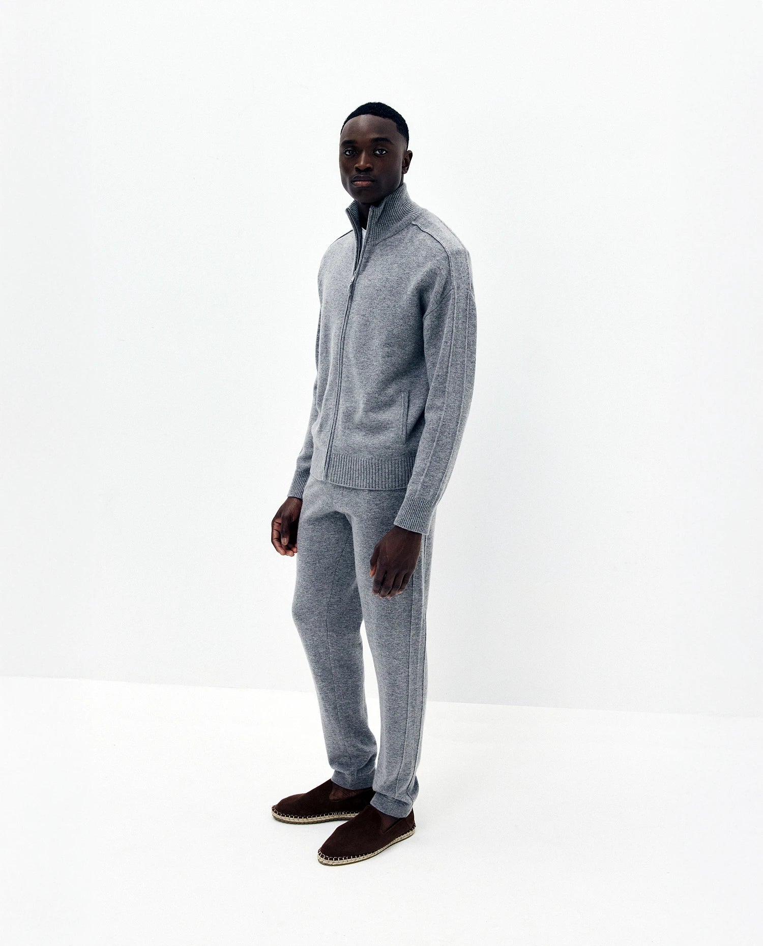 252-37621-83_1 - Allude - 30% Cashmere 70% Wolle Active Allude x Eisbach Grau Herren Langarm Lockerer Schnitt mittelschwerer Strick Reißverschluss SAPG::252-37621 Spring/Summer 2025 Strickjacke Woll-Mischung