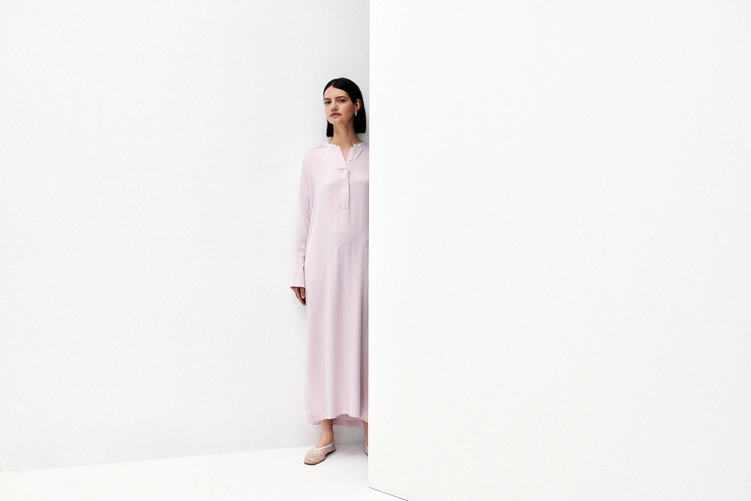 252-84013-60_12 - Allude - 7% Elastan 93% Seide Active Damen Kleid Langarm Lockerer Schnitt Rose SAPG::252-84013 Seide Spring/Summer 2025