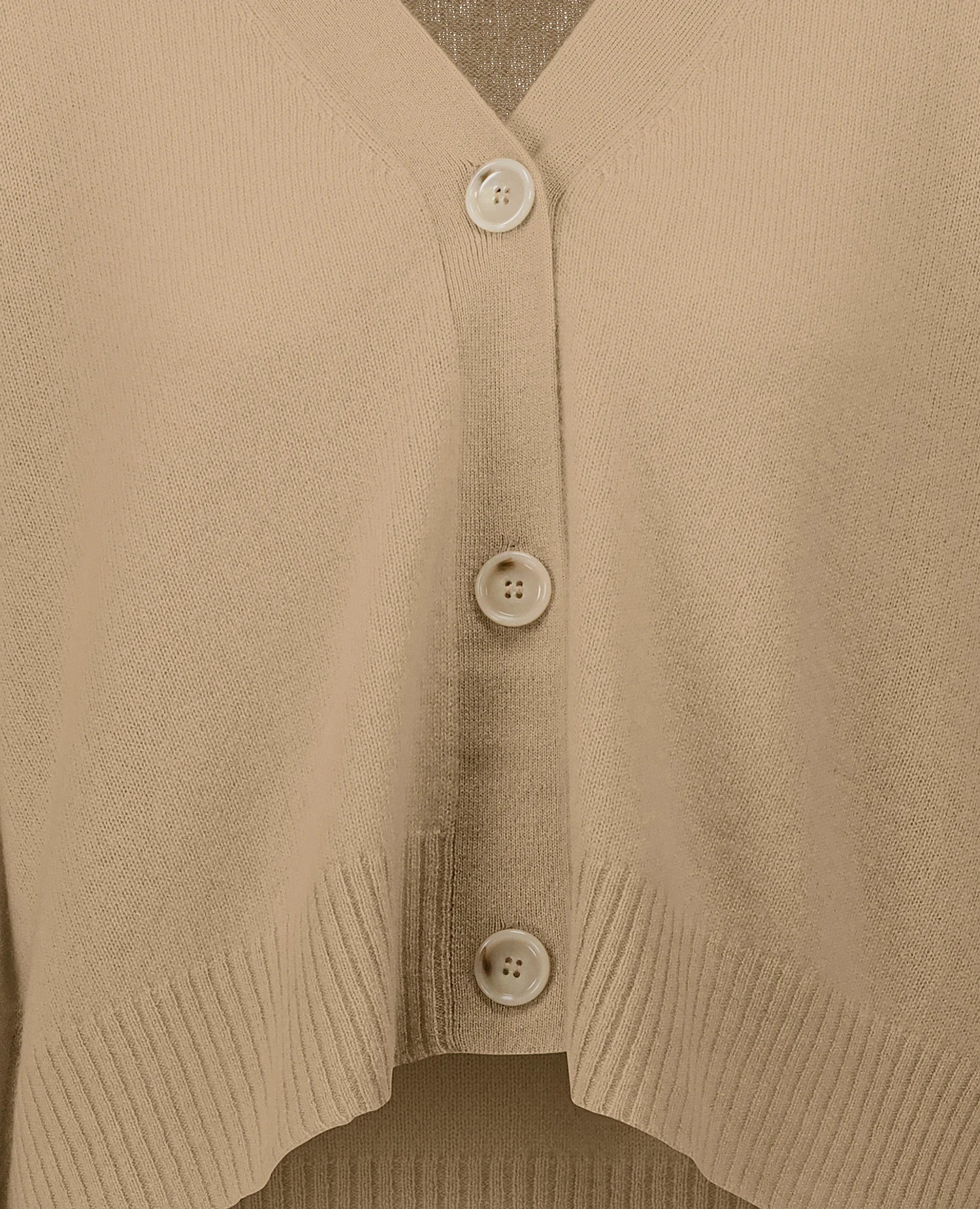 253-20040-42_4 - Allude - 3/4 Arm Active Beige Cashmere Damen Feinstrick Flachstrick High Summer 2025 NEW SAPG::253-20040 Strickjacke V-Ausschnitt