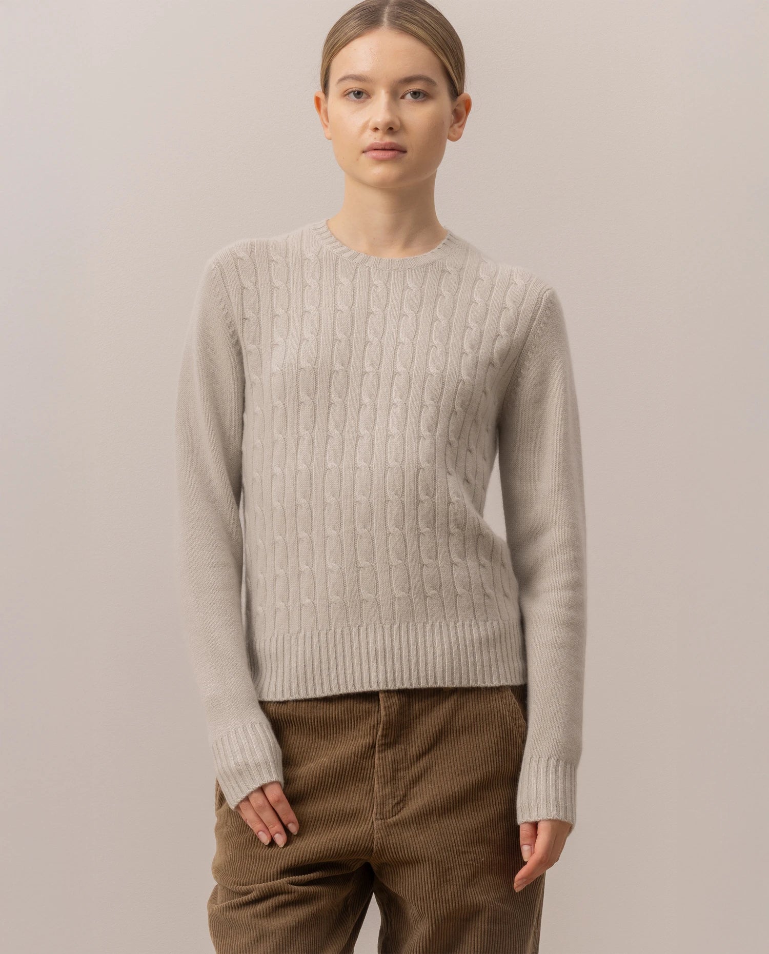 255-11211-82_2 - Allude - 5% Polyurethan 95% Cashmere Active Damen Fall/Winter 2025/2026 Gerade Passform Grau mittelschwerer Strick NEW Pullover Rundhals SAPG::255-11211 Zopfmuster