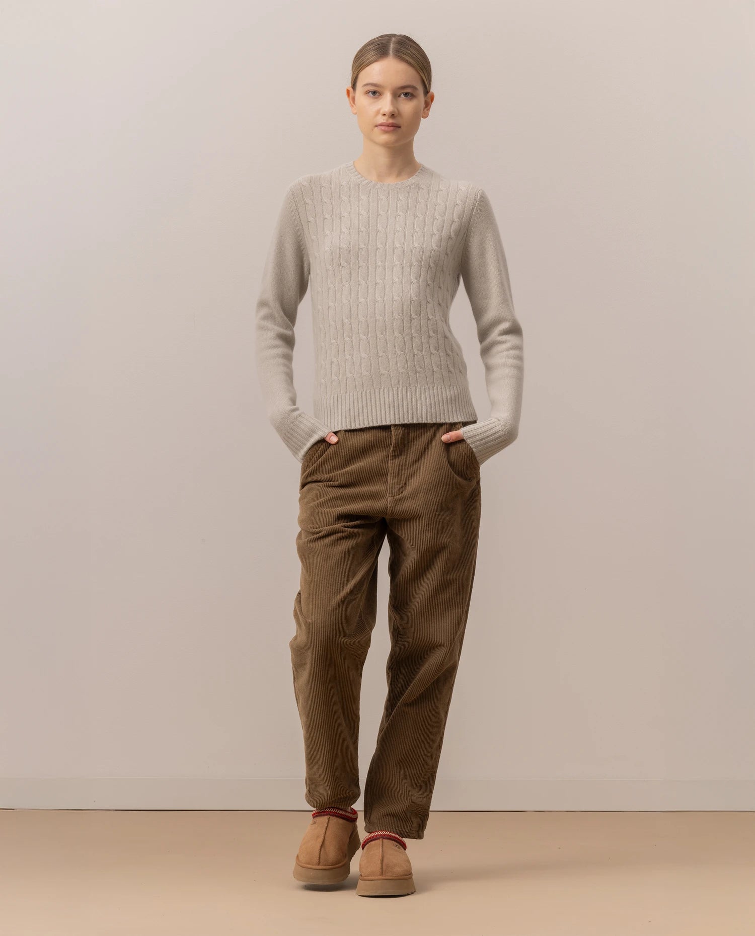 255-11211-82_20 - Allude - 5% Polyurethan 95% Cashmere Active Damen Fall/Winter 2025/2026 Gerade Passform Grau mittelschwerer Strick NEW Pullover Rundhals SAPG::255-11211 Zopfmuster