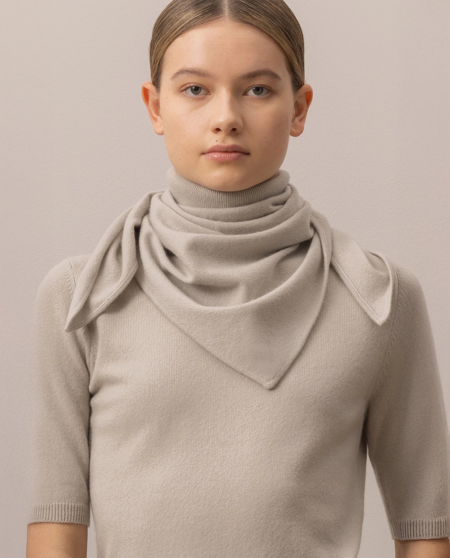 255-11222-82_21 - Allude - 0 100% Cashmere Active Damen Fall/Winter 2025/2026 Feinstrick Flachstrick Grau NEW SAPG::255-11222 Schal