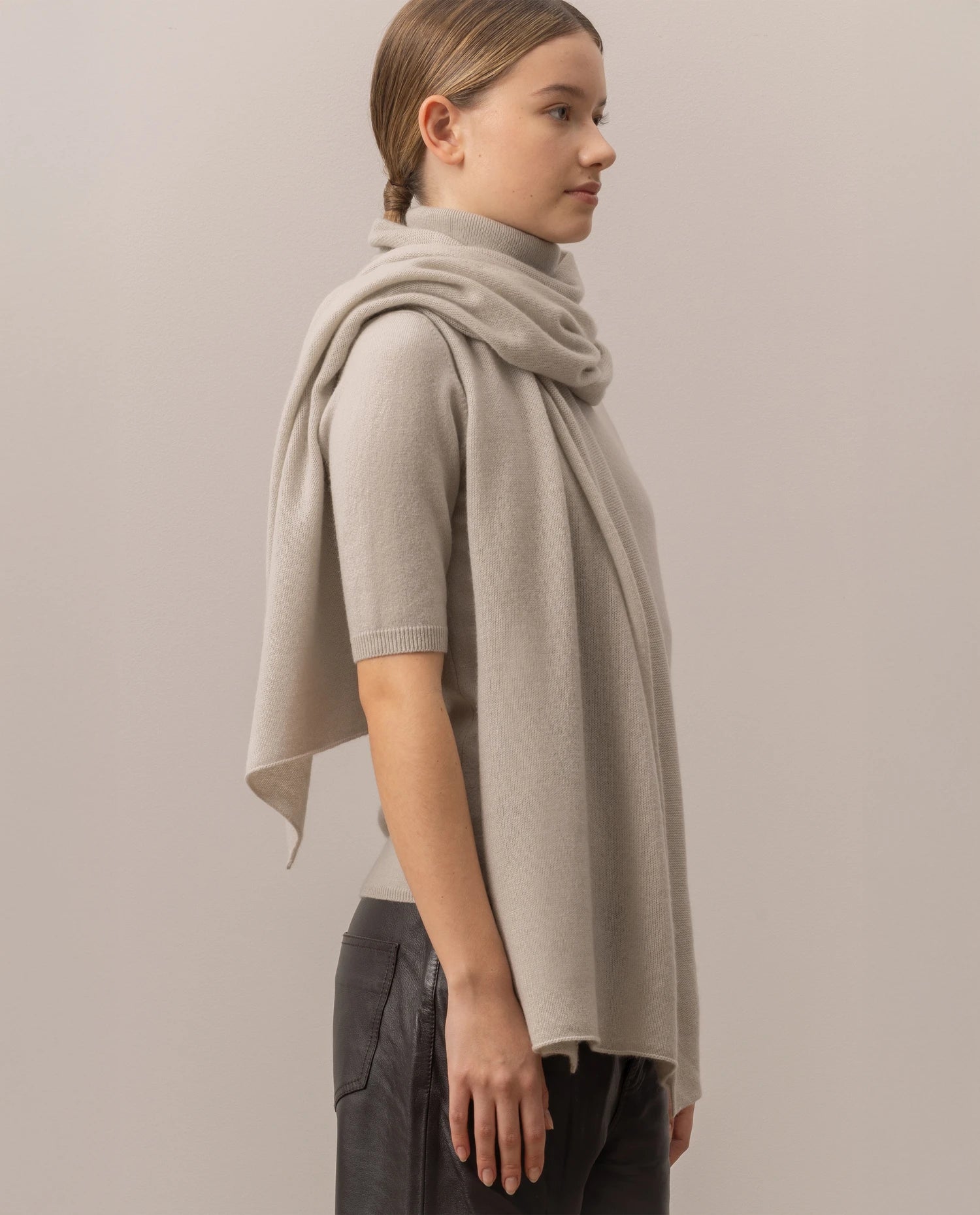 255-11241-82_20_797ee5a4-7a15-479e-a3a8-7972b8ba05ff - Allude - 0 100% Cashmere Active Damen Fall/Winter 2025/2026 Feinstrick Flachstrick Grau NEW SAPG::255-11241 Schal