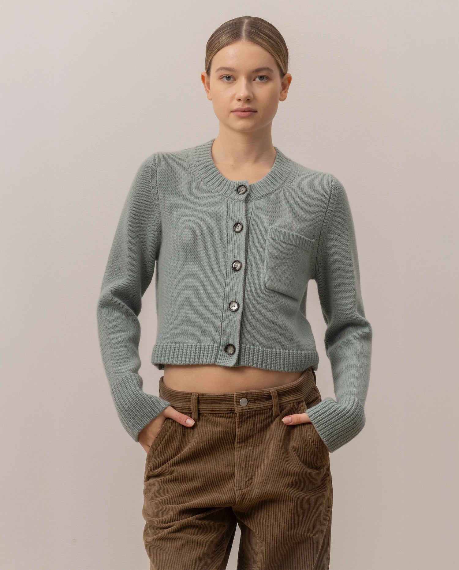 255-17001-31_20 - Allude - 30% Cashmere 70% Wolle Active Damen Fall/Winter 2025/2026 Flachstrick Grobstrick Grün Kastiger Schnitt NEW Rundhals SAPG::255-17001 Strickjacke