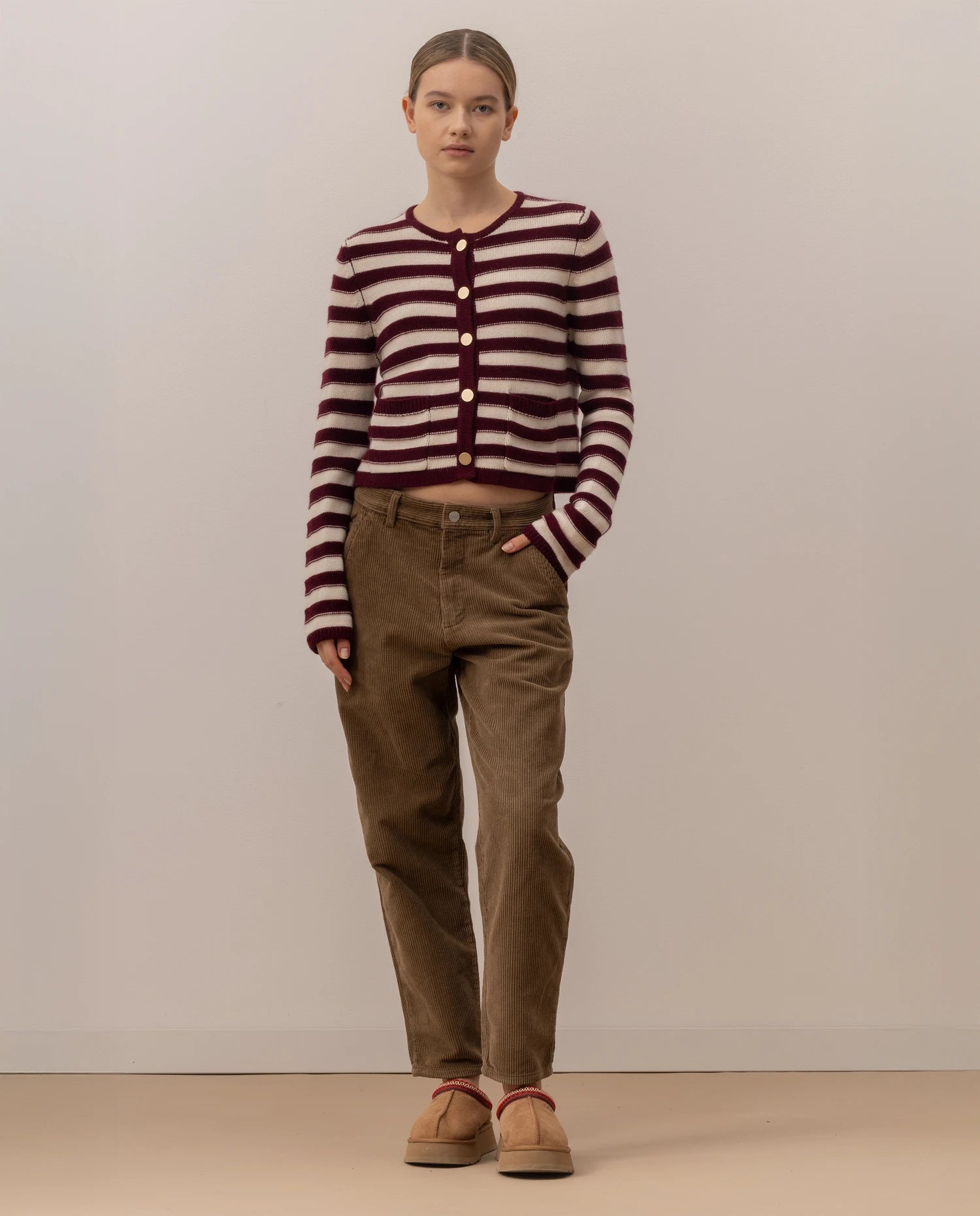 255-17020-68_1-20 - Allude - 30% Cashmere 70% Wolle Active Damen Fall/Winter 2025/2026 Flachstrick Kastiger Schnitt mittelschwerer Strick NEW Rot Rundhals SAPG::255-17020 Strickjacke