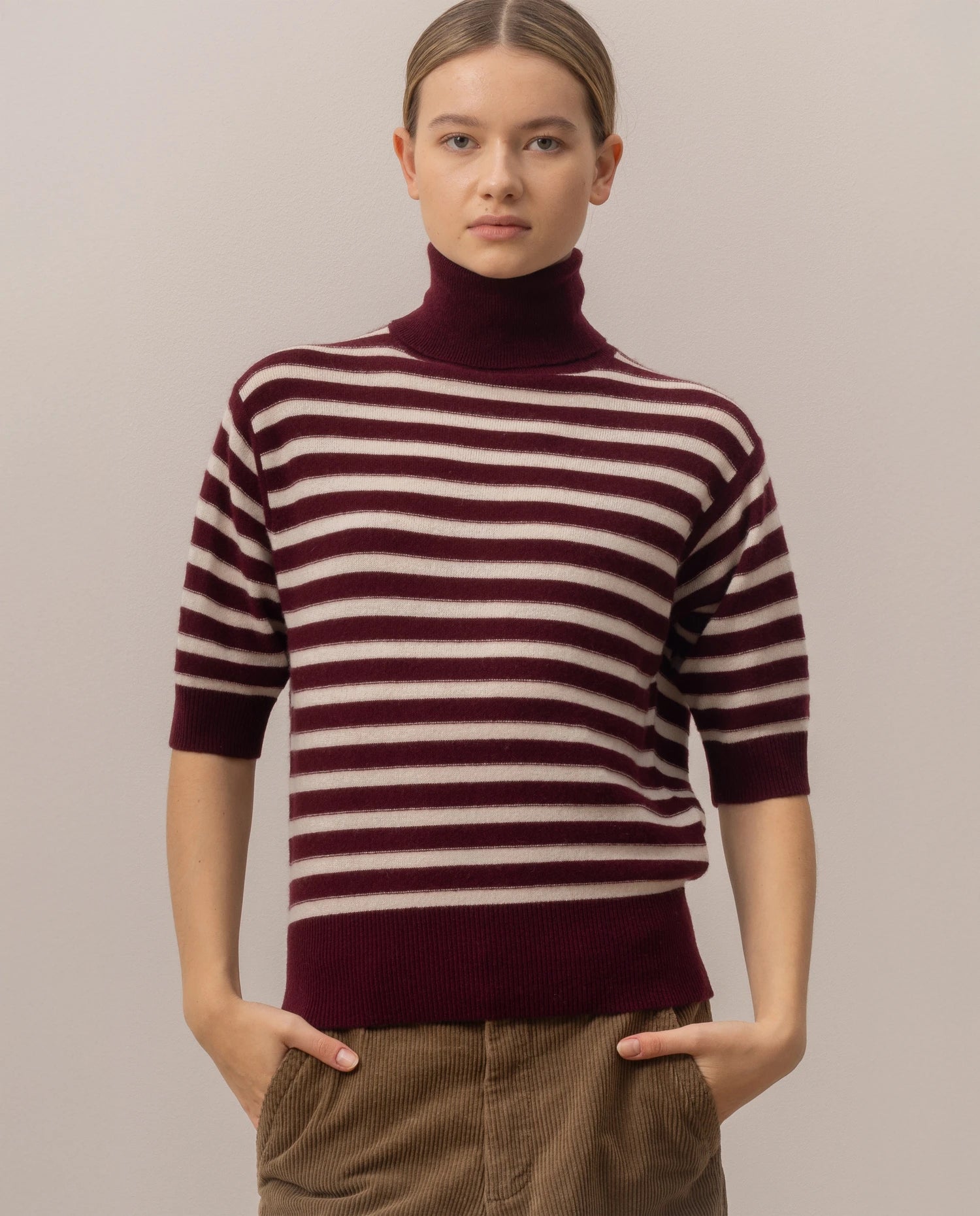 255-17024-68_1-2 - Allude - 30% Cashmere 70% Wolle Active Damen Fall/Winter 2025/2026 Feinstrick Flachstrick mit Streifen --> Streifendesign Gerade Passform NEW Pullover Rollkragen Rot SAPG::255-17024