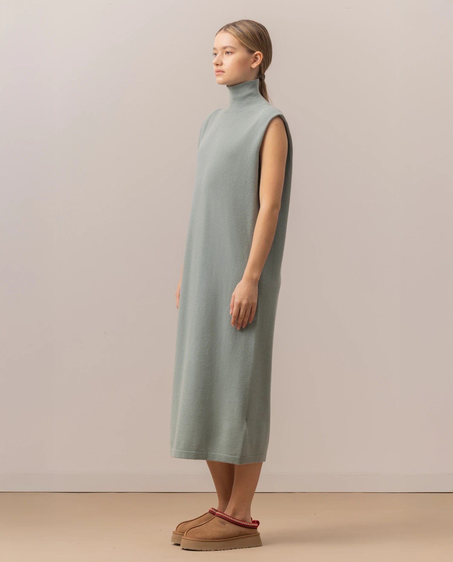 255-17052-31_20 - Allude - 30% Cashmere 70% Wolle Active Damen Fall/Winter 2025/2026 Feinstrick Flachstrick Grün Kleid Lockerer Schnitt NEW SAPG::255-17052 Stehkragen