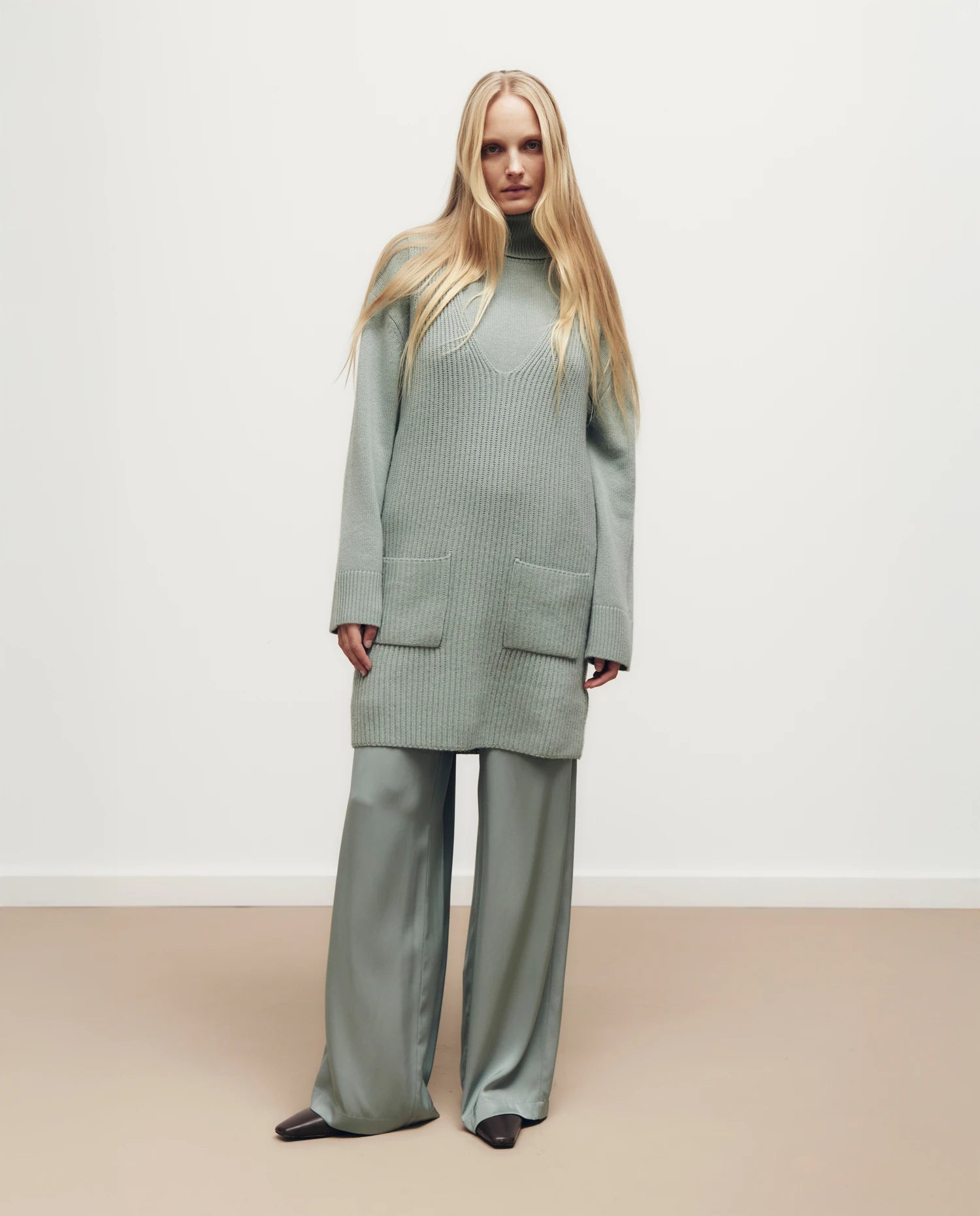 255-17105-31_1 - Allude - 30% Cashmere 70% Wolle Active Damen Fall/Winter 2025/2026 Flachstrick Grobstrick Grün Lockerer Schnitt NEW Pullover Rollkragen SAPG::255-17105