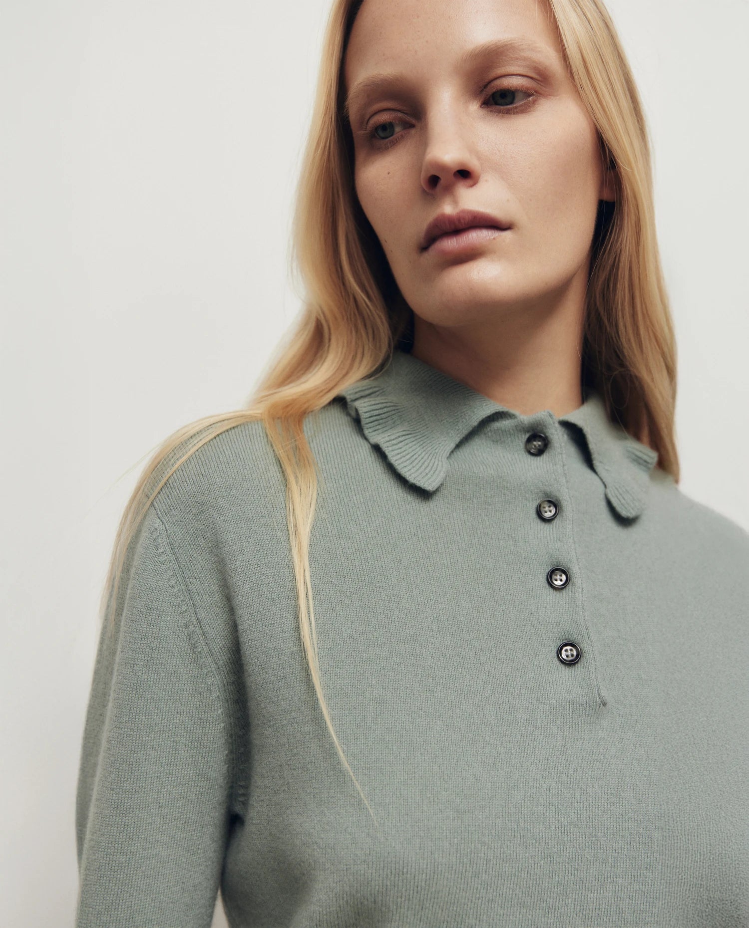 255-17124-31_11 - Allude - 30% Cashmere 70% Wolle Active Damen Fall/Winter 2025/2026 Feinstrick Flachstrick Gerade Passform Grün NEW Polo Pullover SAPG::255-17124