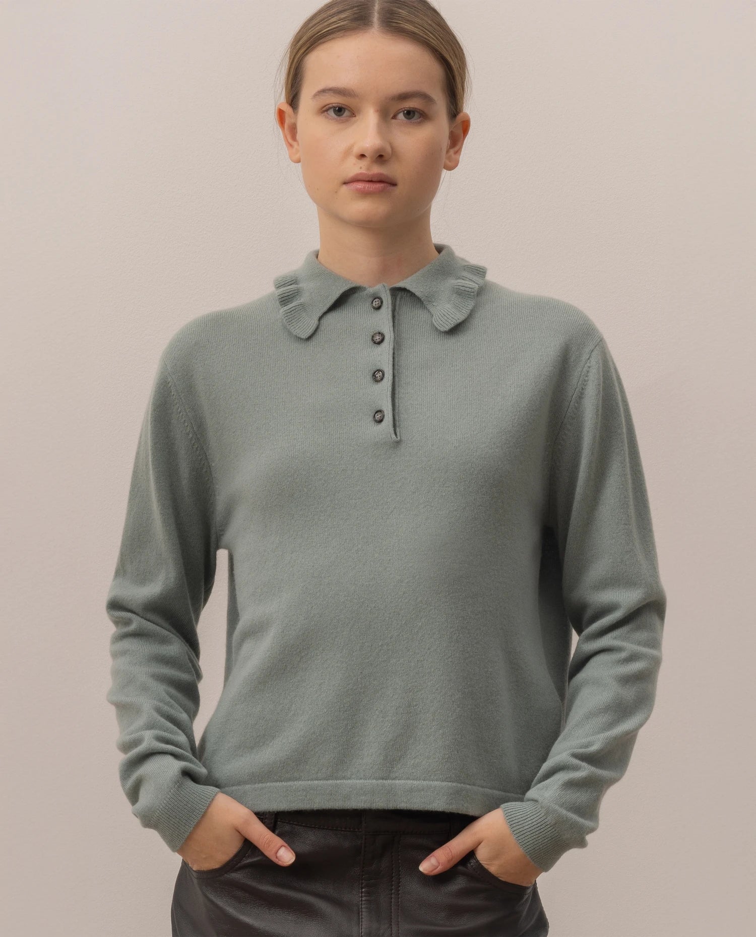 255-17124-31_20 - Allude - 30% Cashmere 70% Wolle Active Damen Fall/Winter 2025/2026 Feinstrick Flachstrick Gerade Passform Grün NEW Polo Pullover SAPG::255-17124