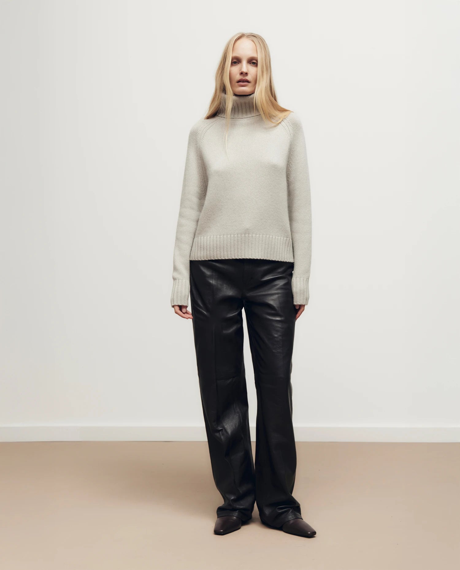 255-17632-82_1 - Allude - 30% Cashmere 70% Wolle Active Damen Fall/Winter 2025/2026 Flachstrick Gerade Passform Grau Grobstrick Pullover Rollkragen SAPG::255-17632