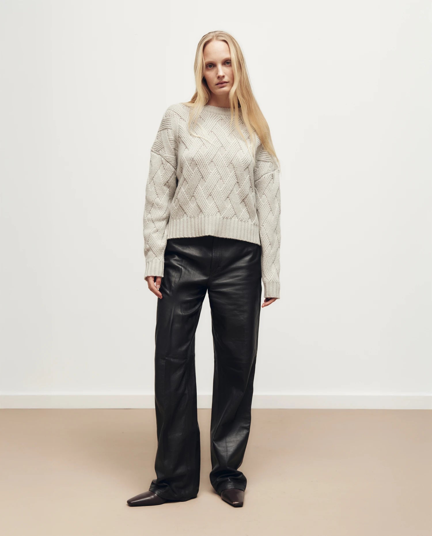 255-17691-82_1 - Allude - 30% Cashmere 70% Wolle Active Damen Fall/Winter 2025/2026 Grau Grobstrick Lockerer Schnitt NEW Pullover Rauten-Strickmuster Rundhals SAPG::255-17691