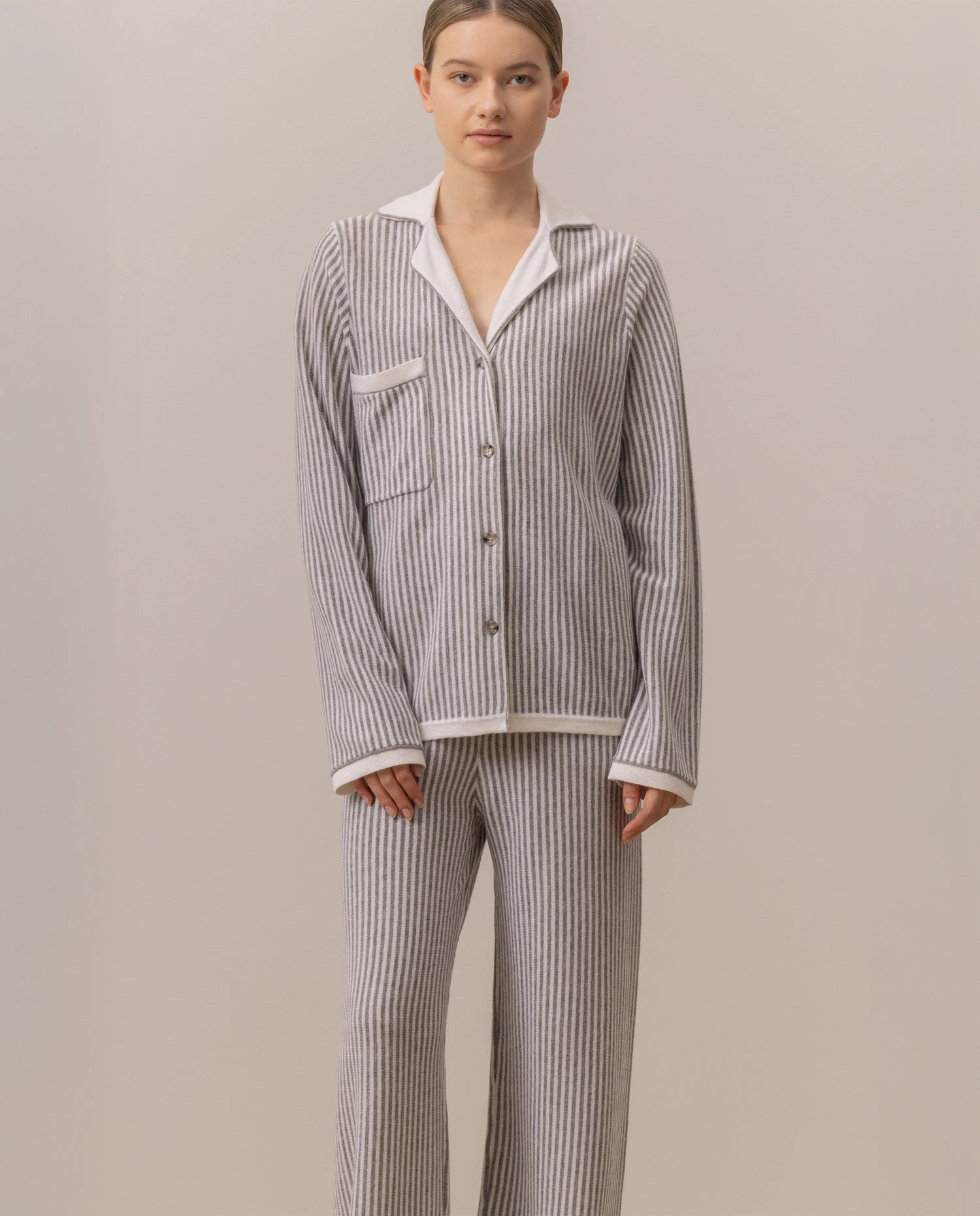 255-17750-4083_20 - Allude - 0 30% Cashmere 70% Wolle Active Damen Fall/Winter 2025/2026 Feinstrick Flachstrick Lockerer Schnitt NEW Pullover SAPG::255-17750 Weiß