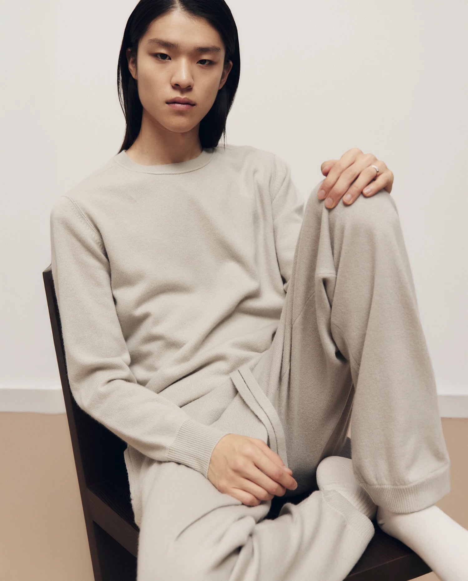 255-37011-82_12 - Allude - 0 30% Cashmere 70% Wolle Active Fall/Winter 2025/2026 Feinstrick Flachstrick Gerade Passform Grau Herren Hose NEW SAPG::255-37011