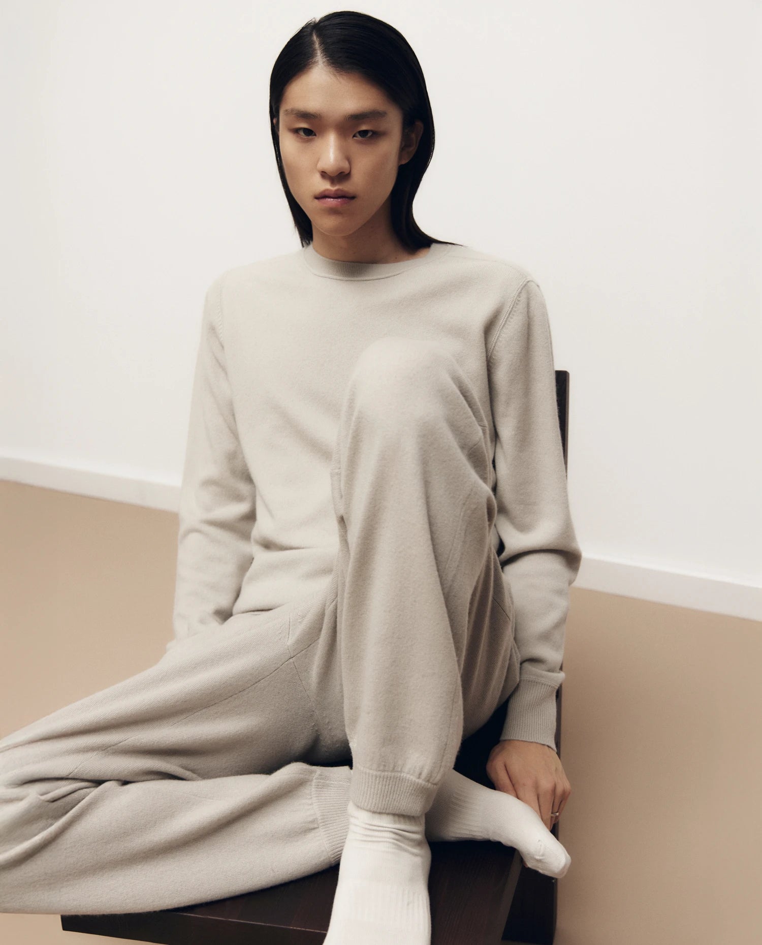 255-37011-82_14 - Allude - 0 30% Cashmere 70% Wolle Active Fall/Winter 2025/2026 Feinstrick Flachstrick Gerade Passform Grau Herren Hose NEW SAPG::255-37011